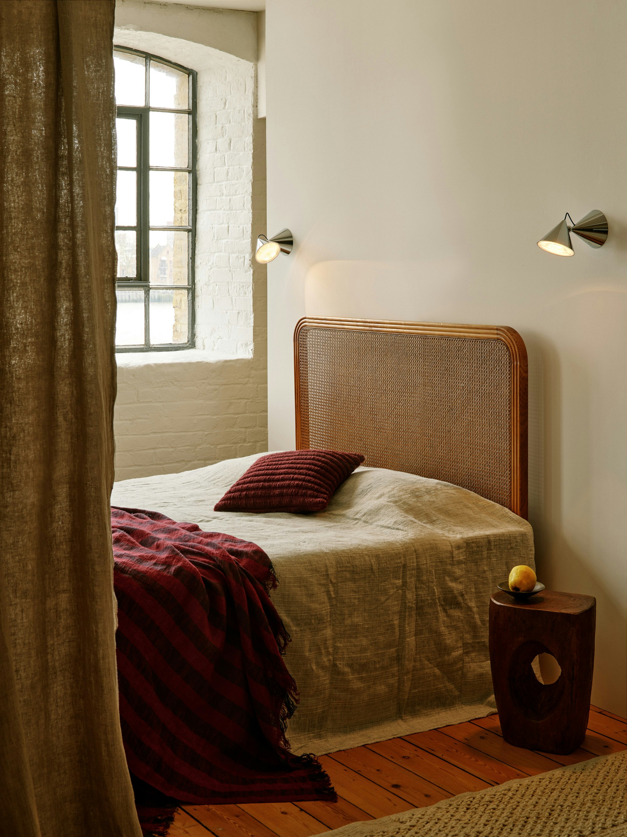 Pose Surface Wall Sconce