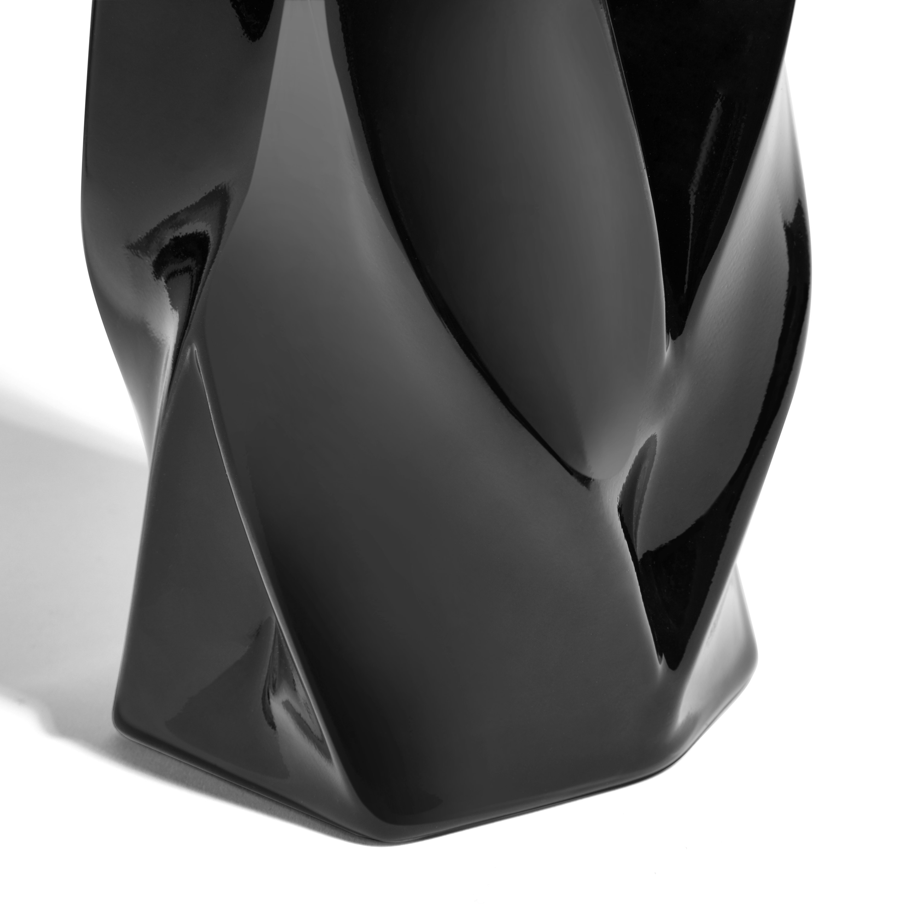 A detailed look at Braid Vase in Tall, Black.