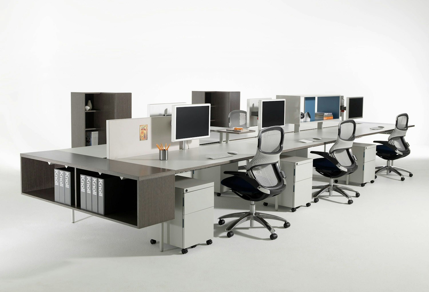 Antenna Workspaces Big Table with Generation by Knoll