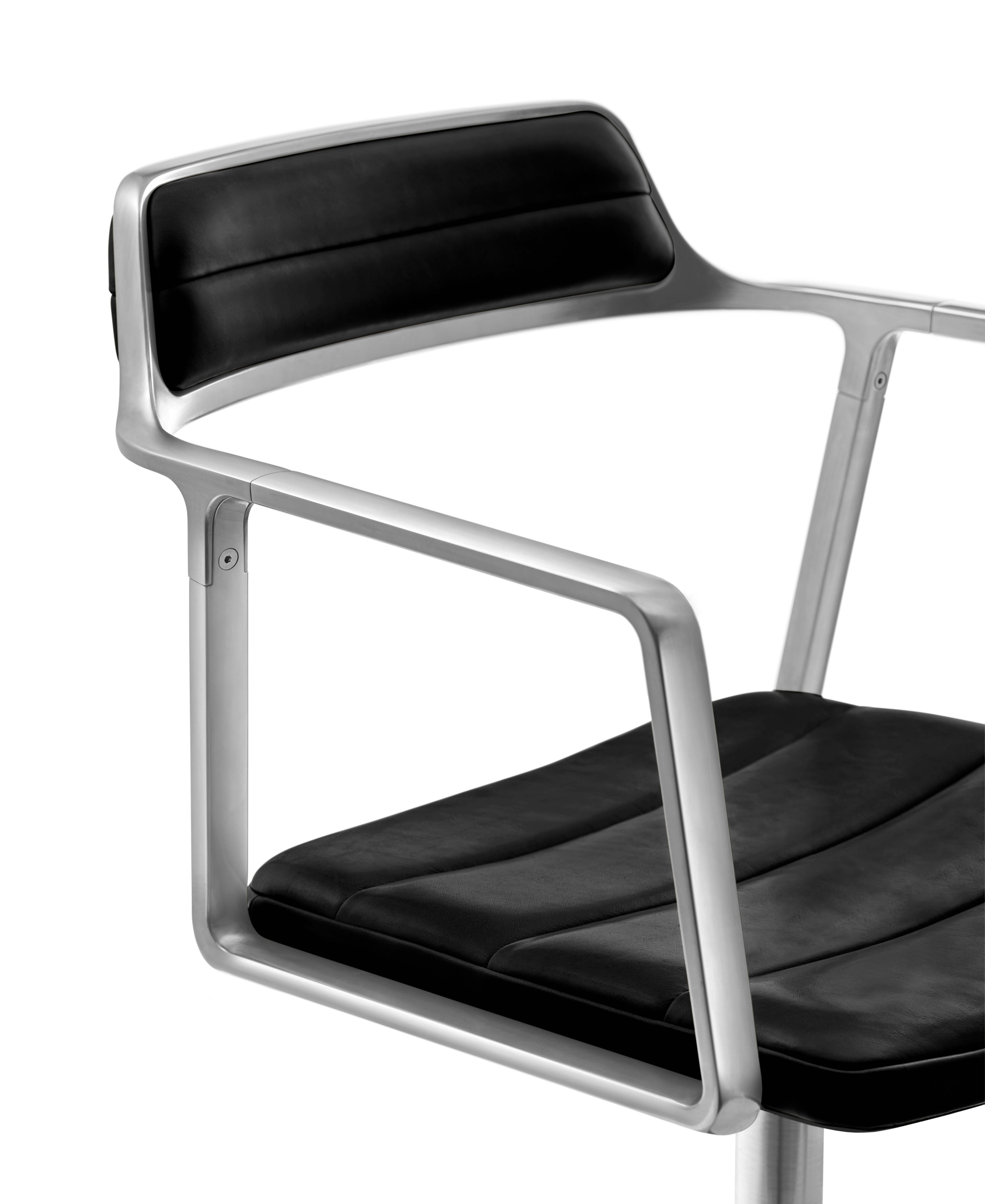 A detailed look at the Vipp452 Swivel Chair.