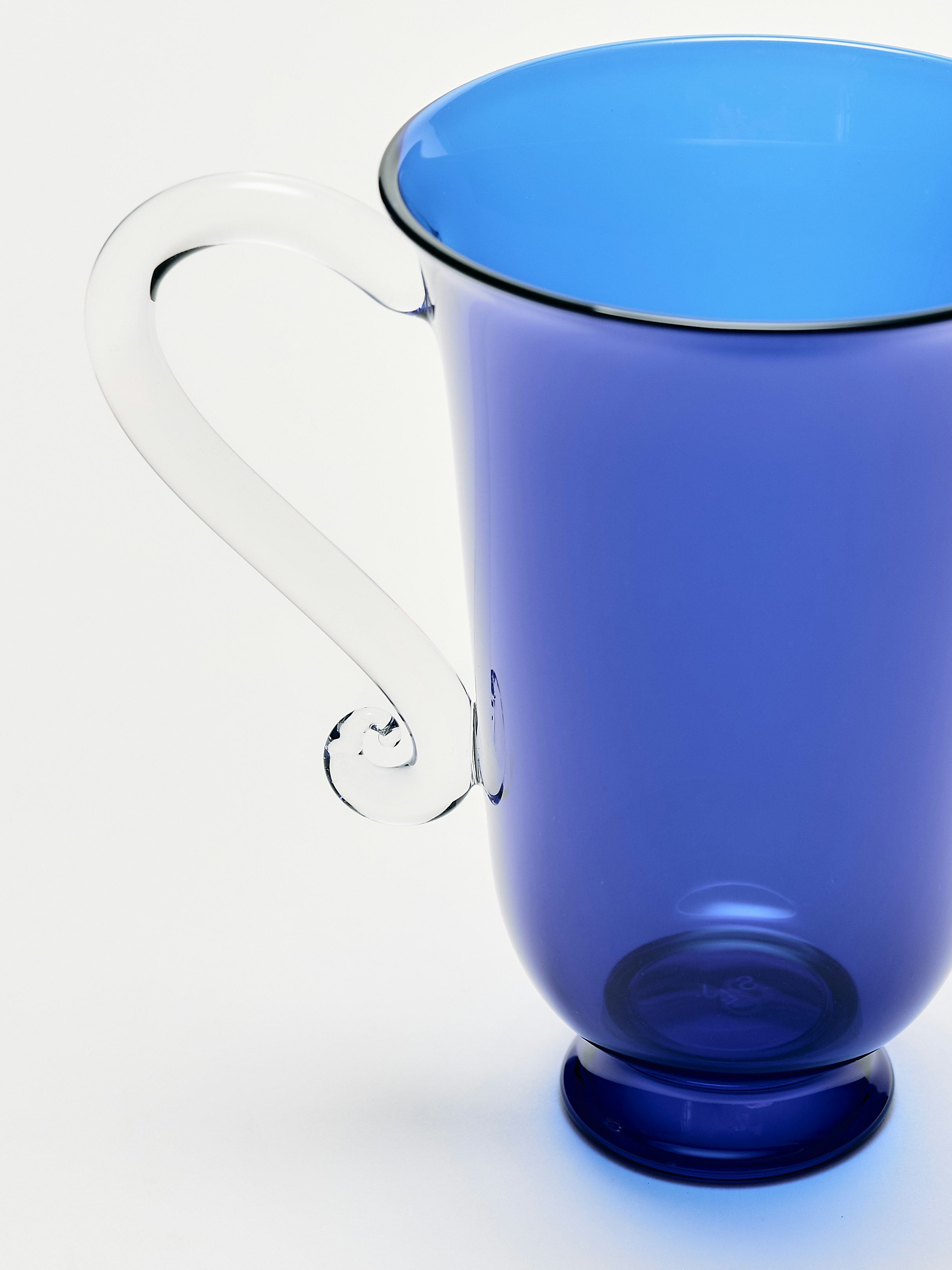 A detailed look at Grande Tasse Cups in Blue Clear.