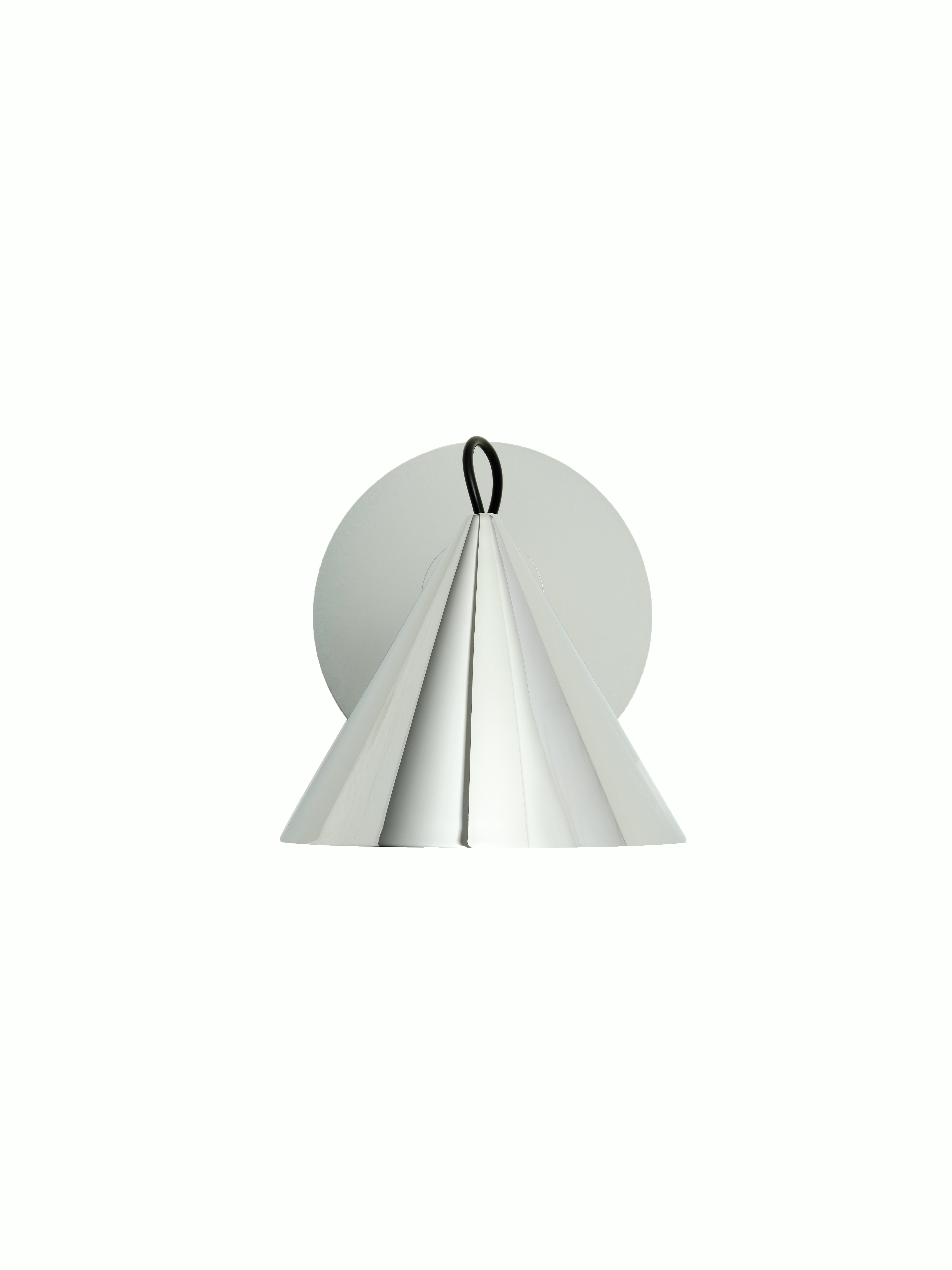 A Pose Surface in Silver viewed from the front.