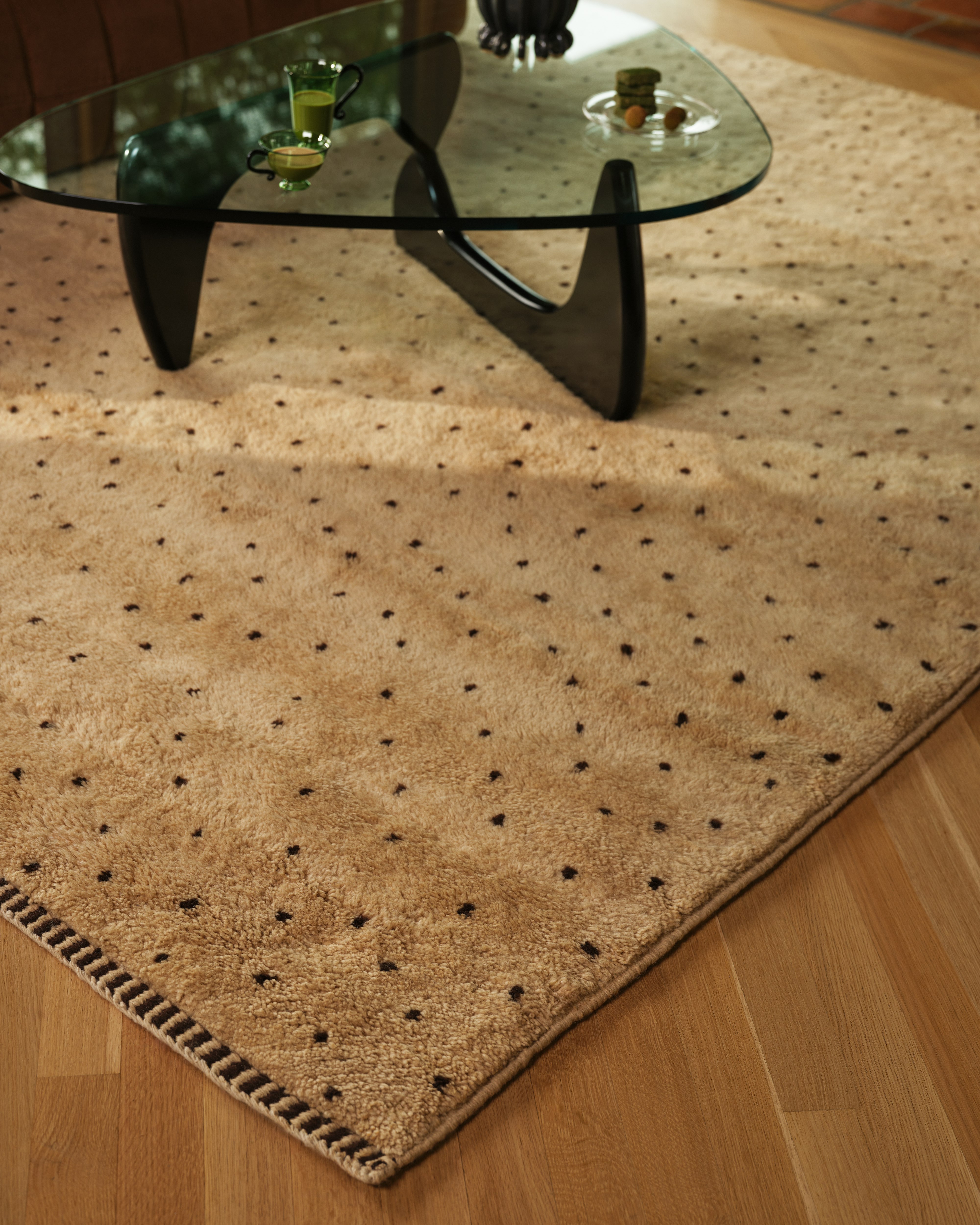 Dusk Shag Rug in Oat under a Noguchi Table