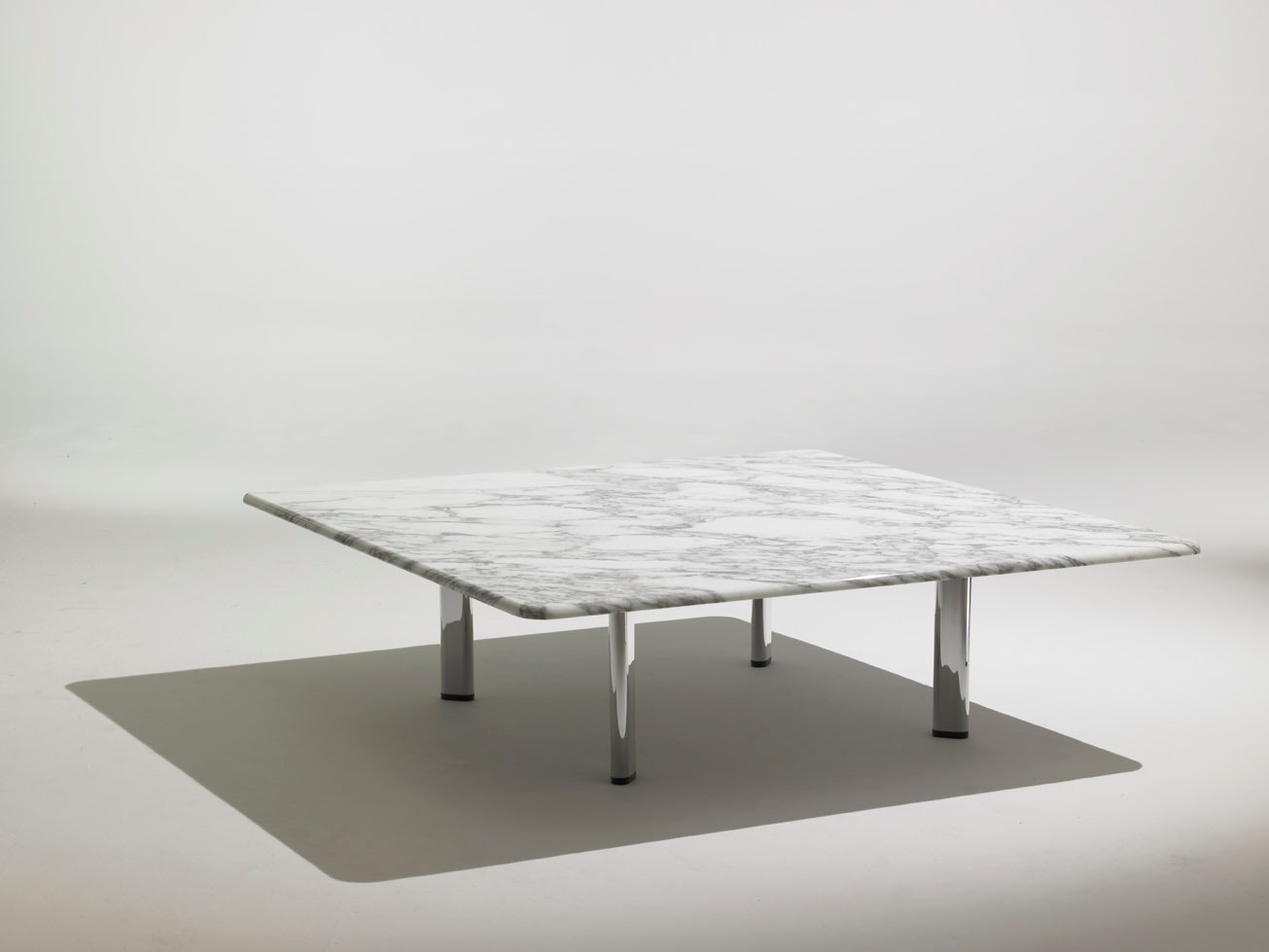 D'Urso Low Table with Calcatta marble top and polished chrome legs