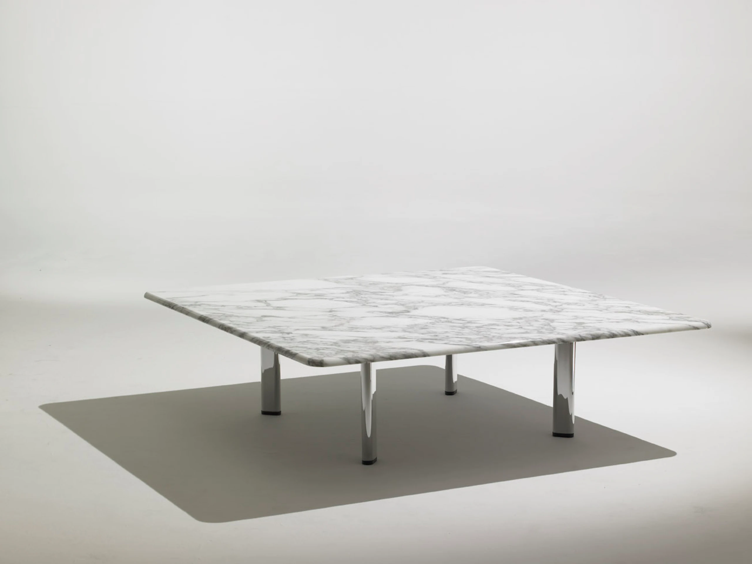 D'Urso Low Table with Calcatta marble top and polished chrome legs