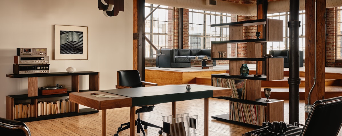 Clamshell Task Chair