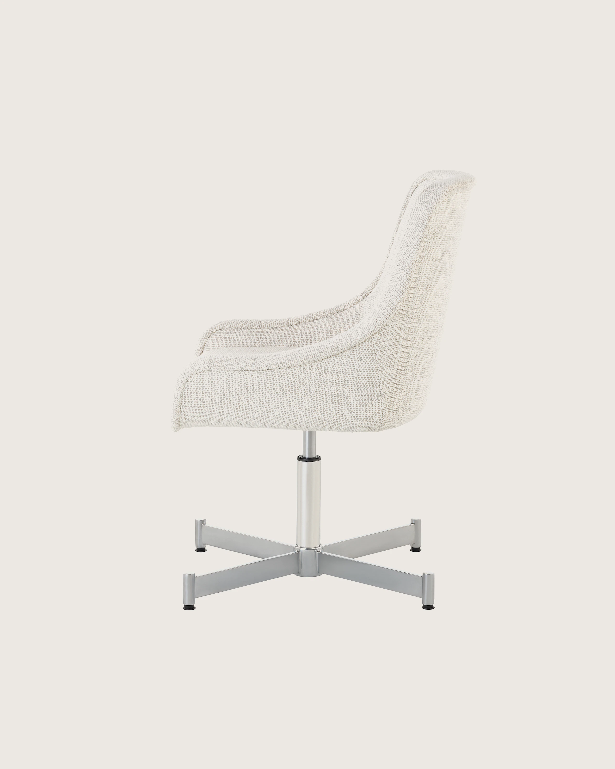 Bumper Armchair with low arms in a four star base.