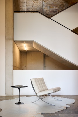 Barcelona Chair Saarinen Side Table