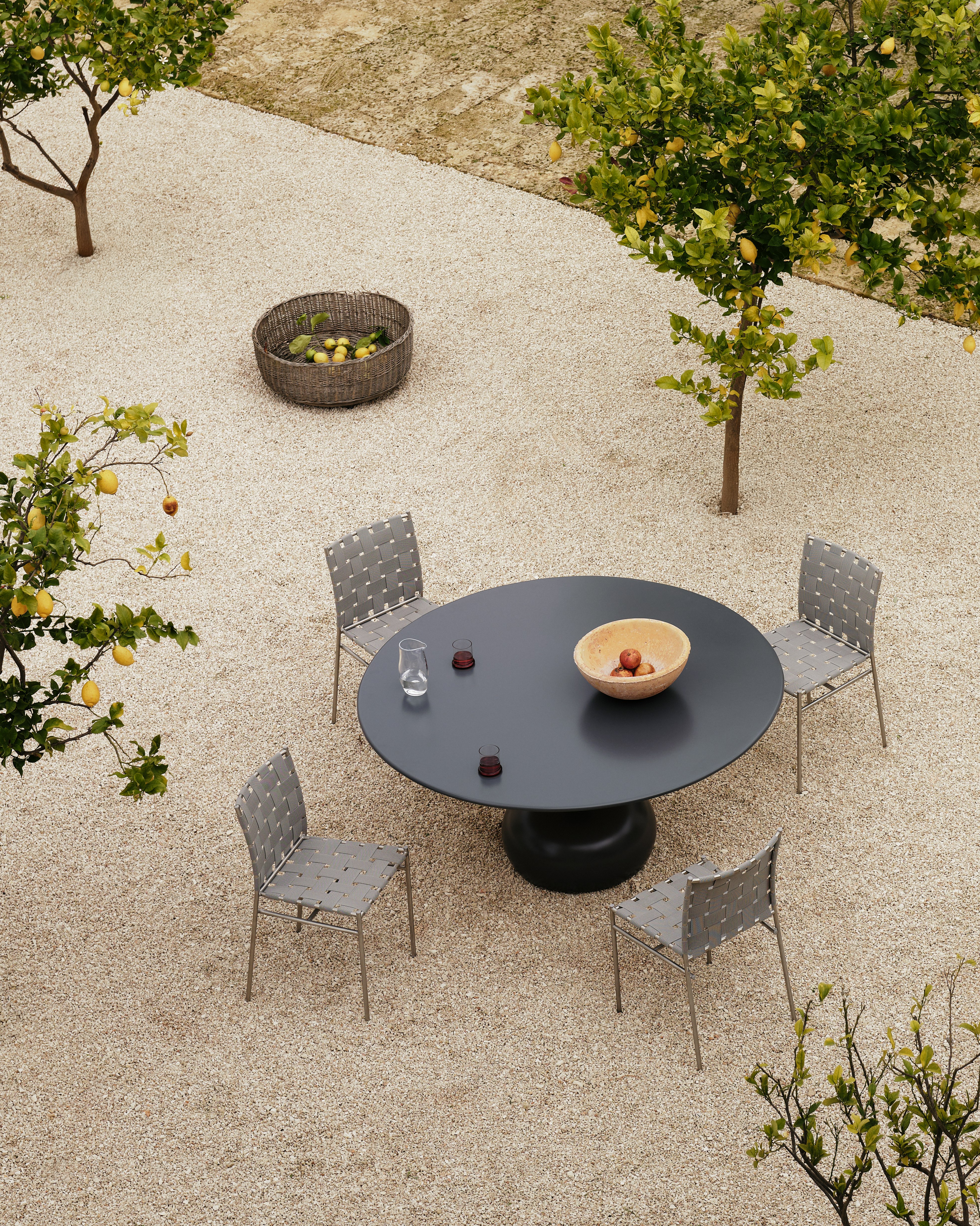 Saen Outdoor Dining Table