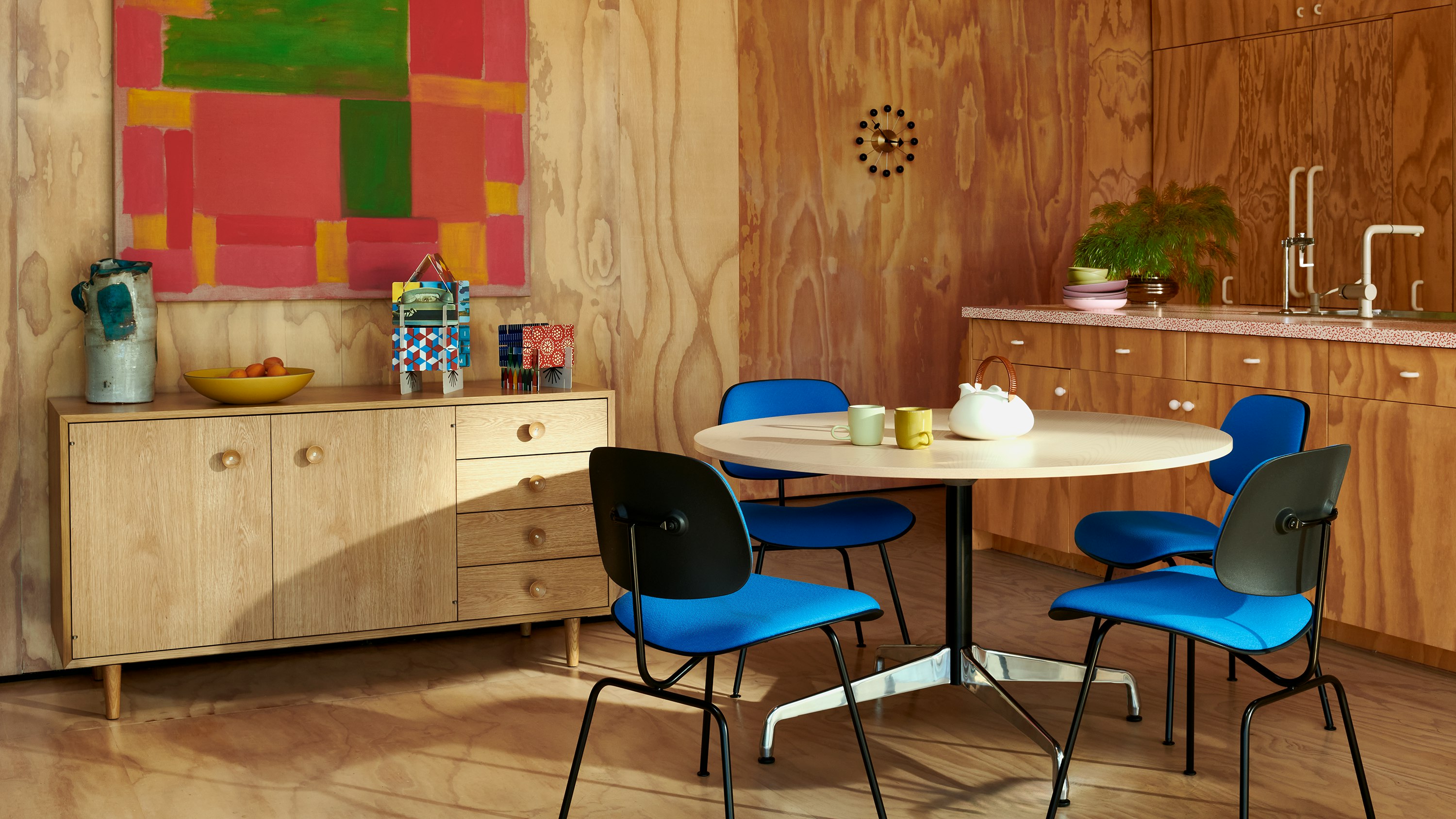 EC-127 with Eames Round Table and Nelson BCS
