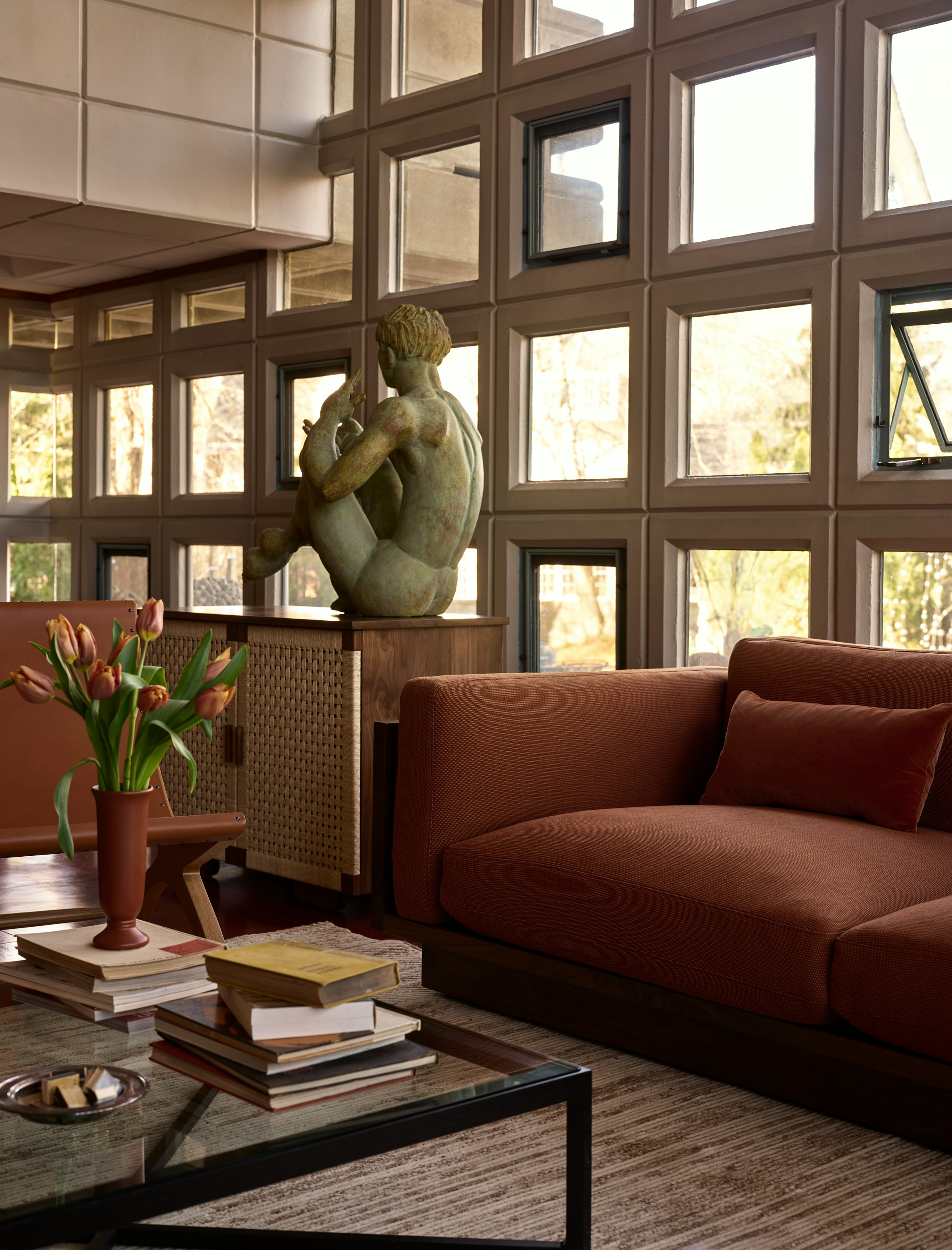Pawson Drift Sofa in Foxtrot with Krusin Coffee Table
