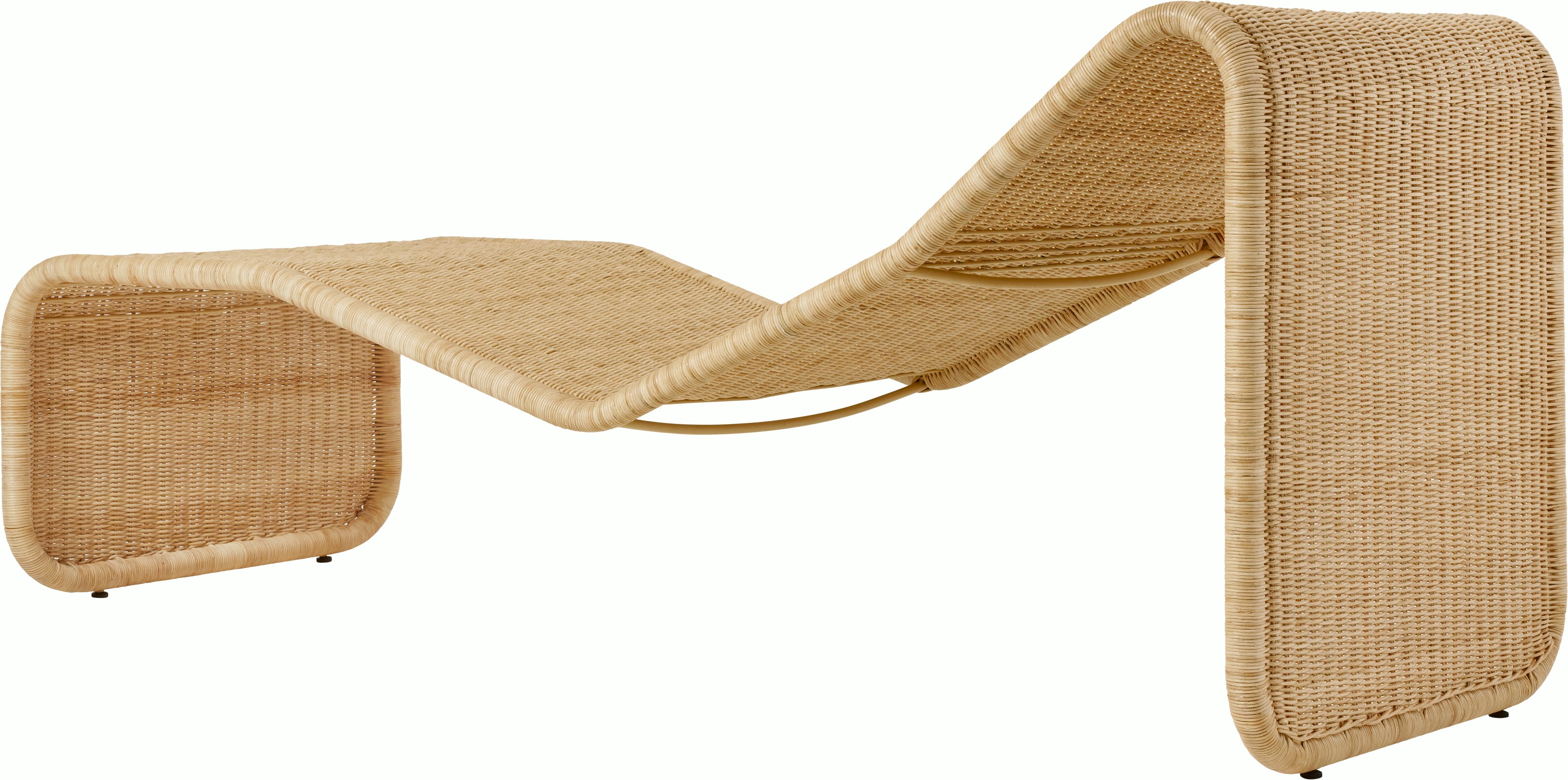 A P3.S Chaise Lounge in rattan viewed from behind.