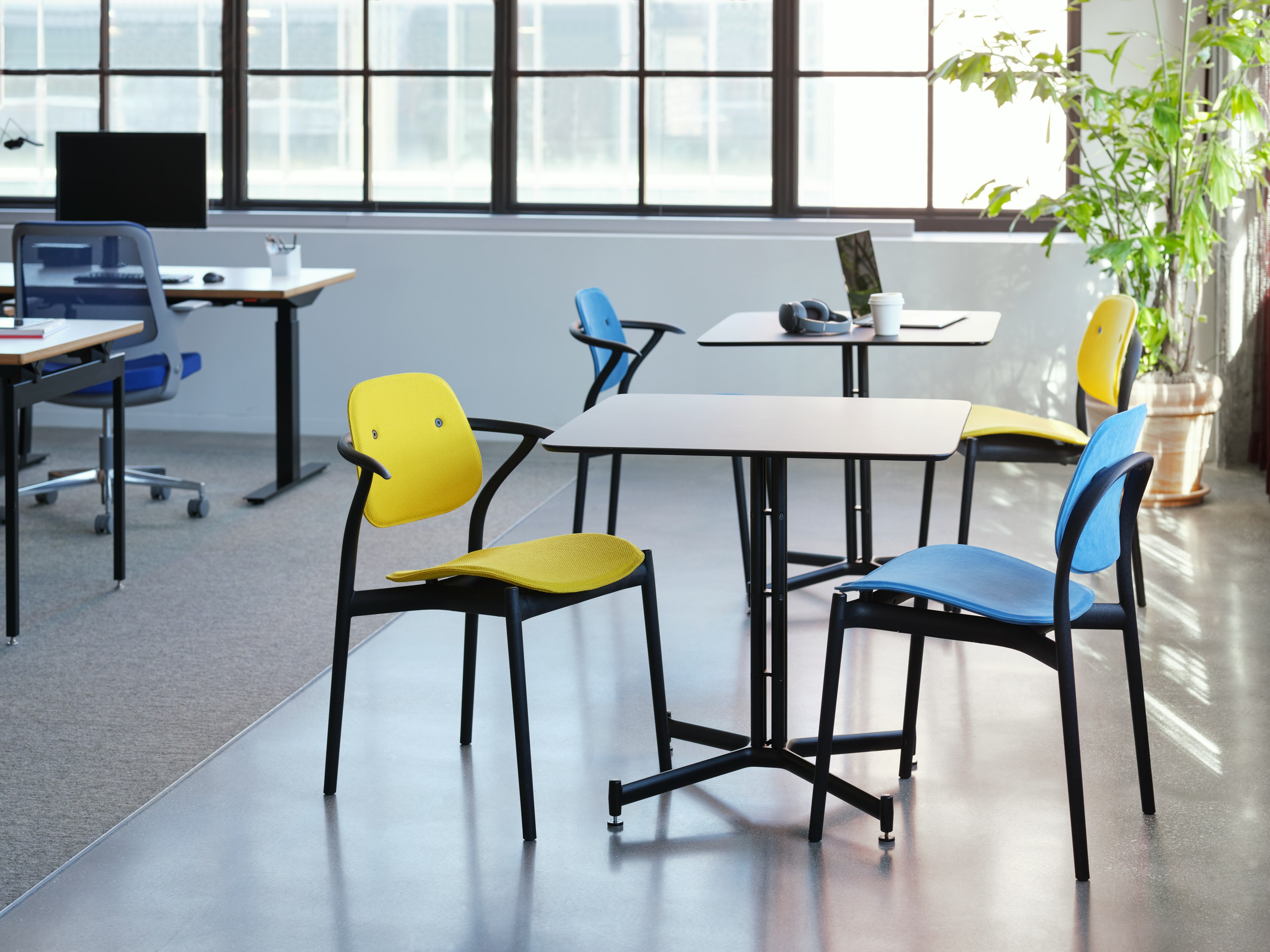 Iquo Chairs, Iquo Tables