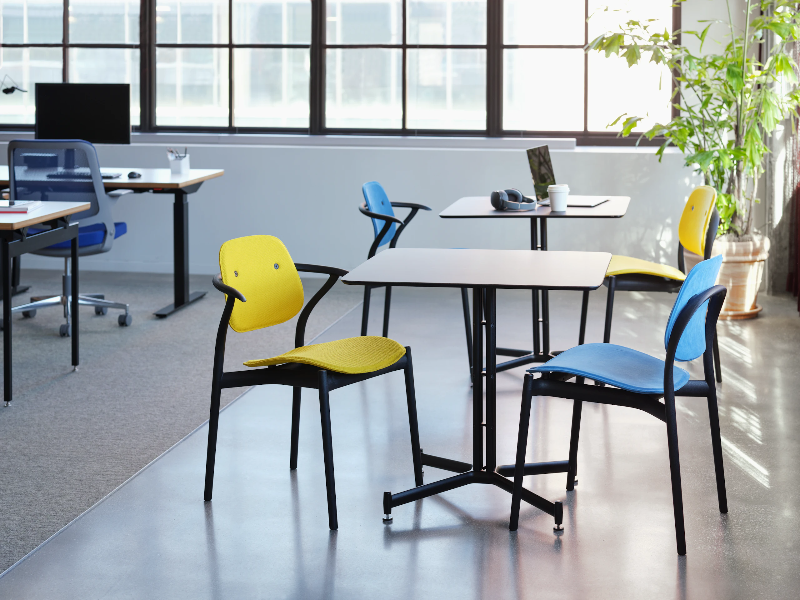 Iquo Chairs, Iquo Tables