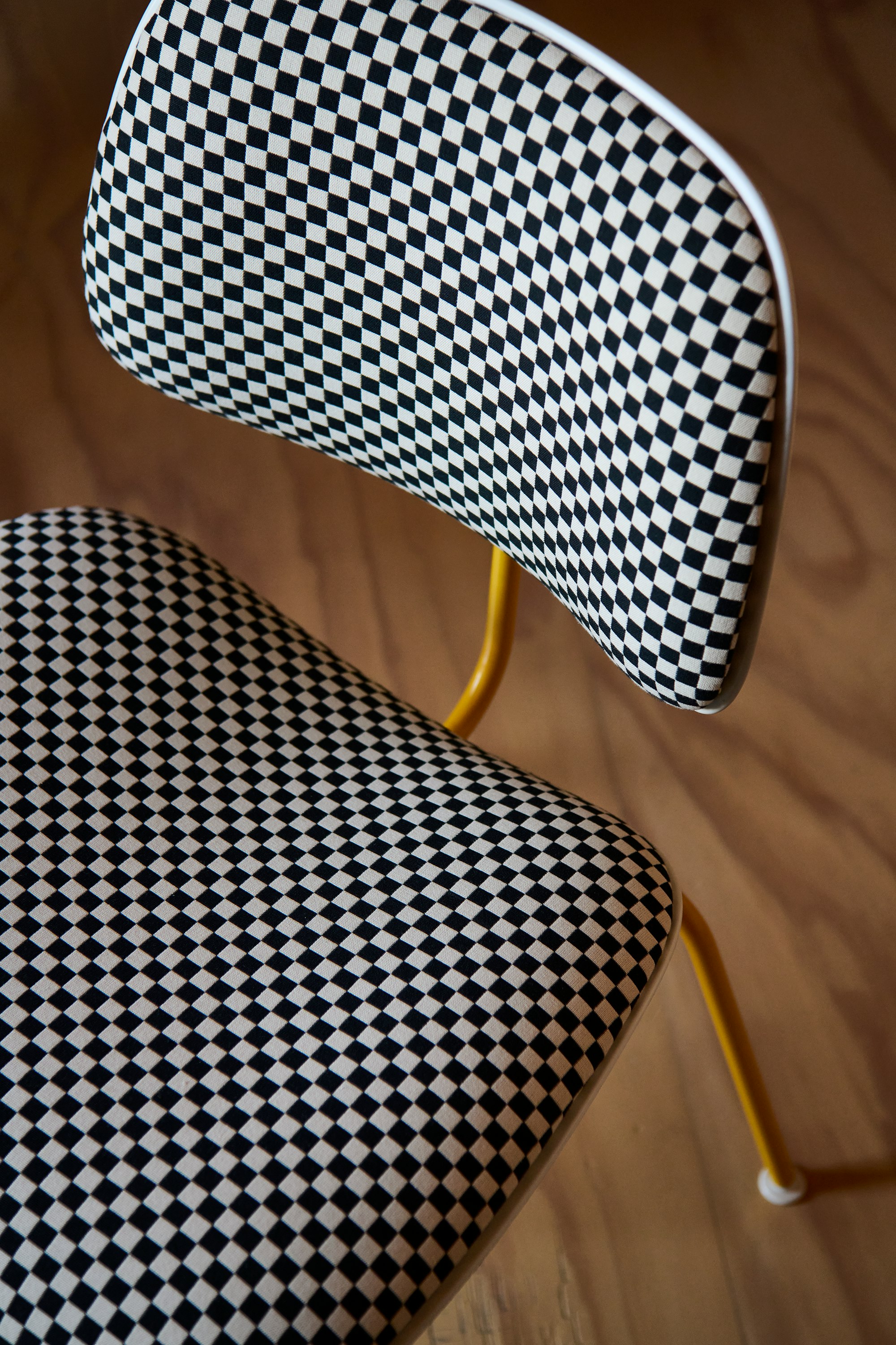 Eames Molded Plastic Dining Chair (EC-127)