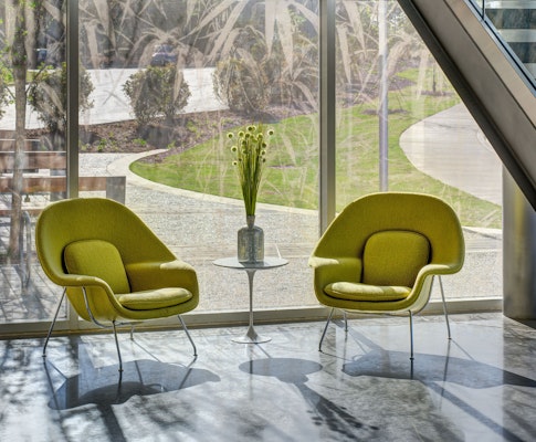 healthcare Saarinen Womb Chair Eero Saarinen lounge waiting area patient Saarinen Pedestal Table health care outpatient facility