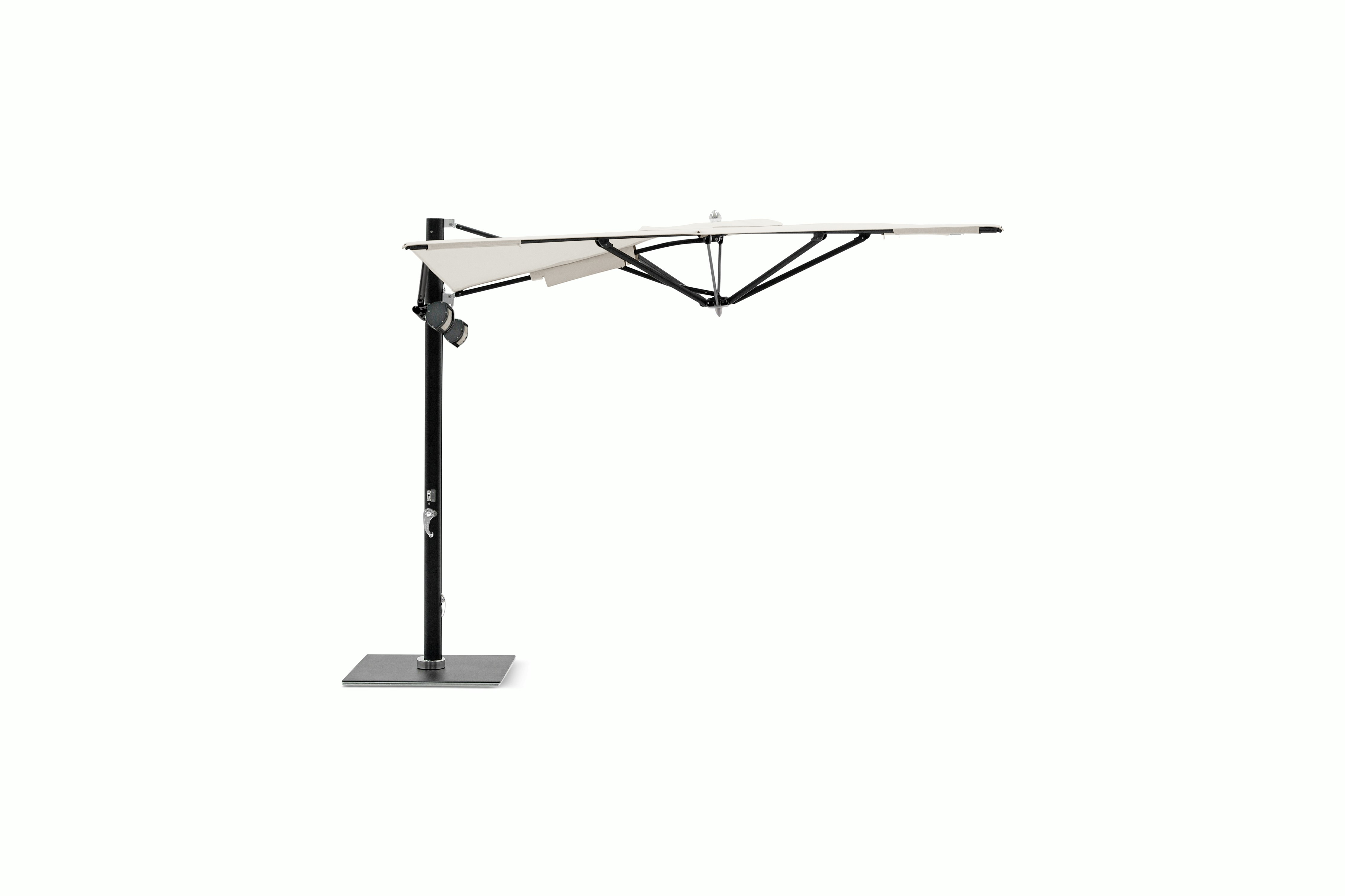 A Tuuci Ocean Master Max Low-Profile Cantilever Umbrella w/Heating & Lighting in Scallop Black Low viewed from the front.