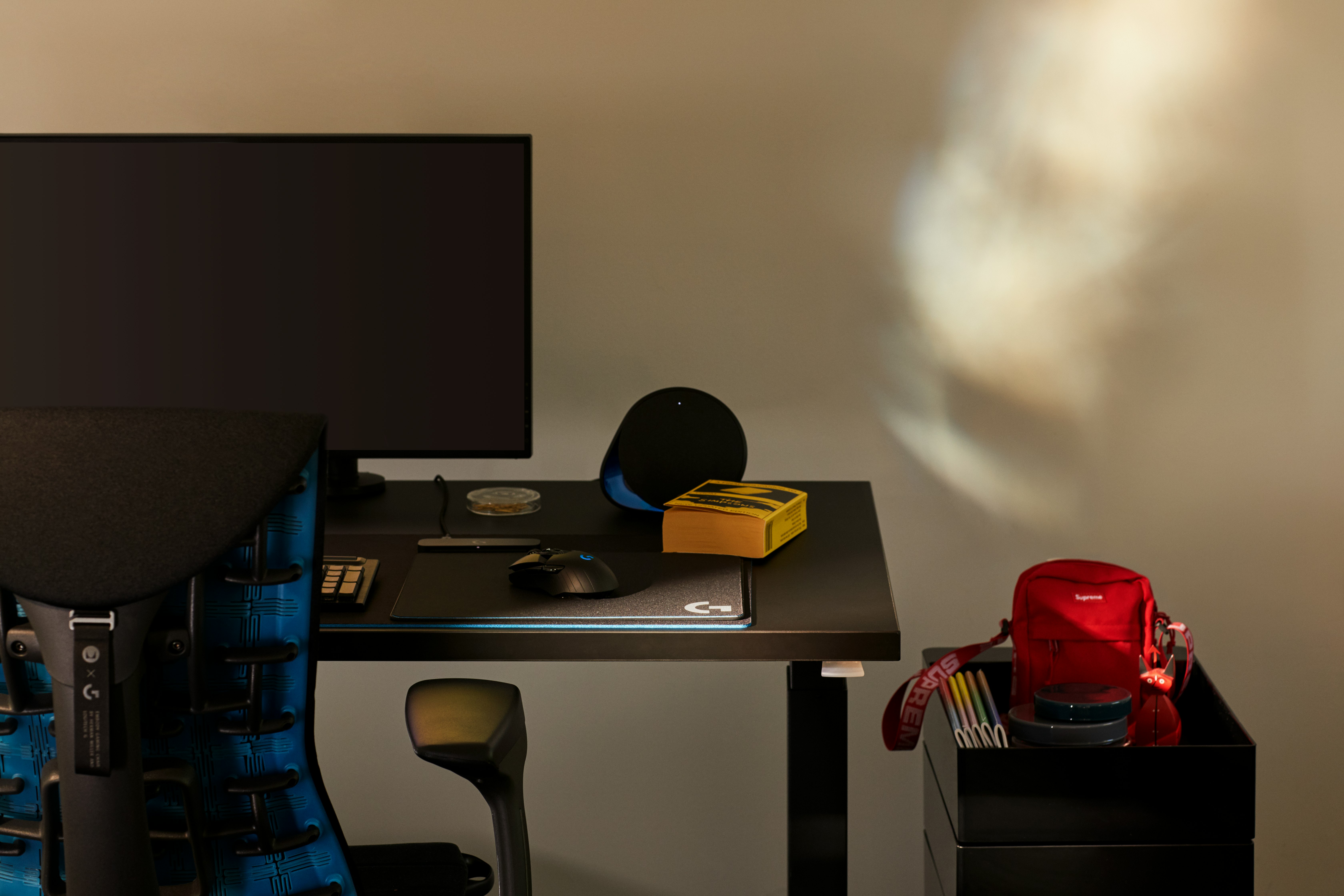 Motia Gaming Sit-to-Stand Desk