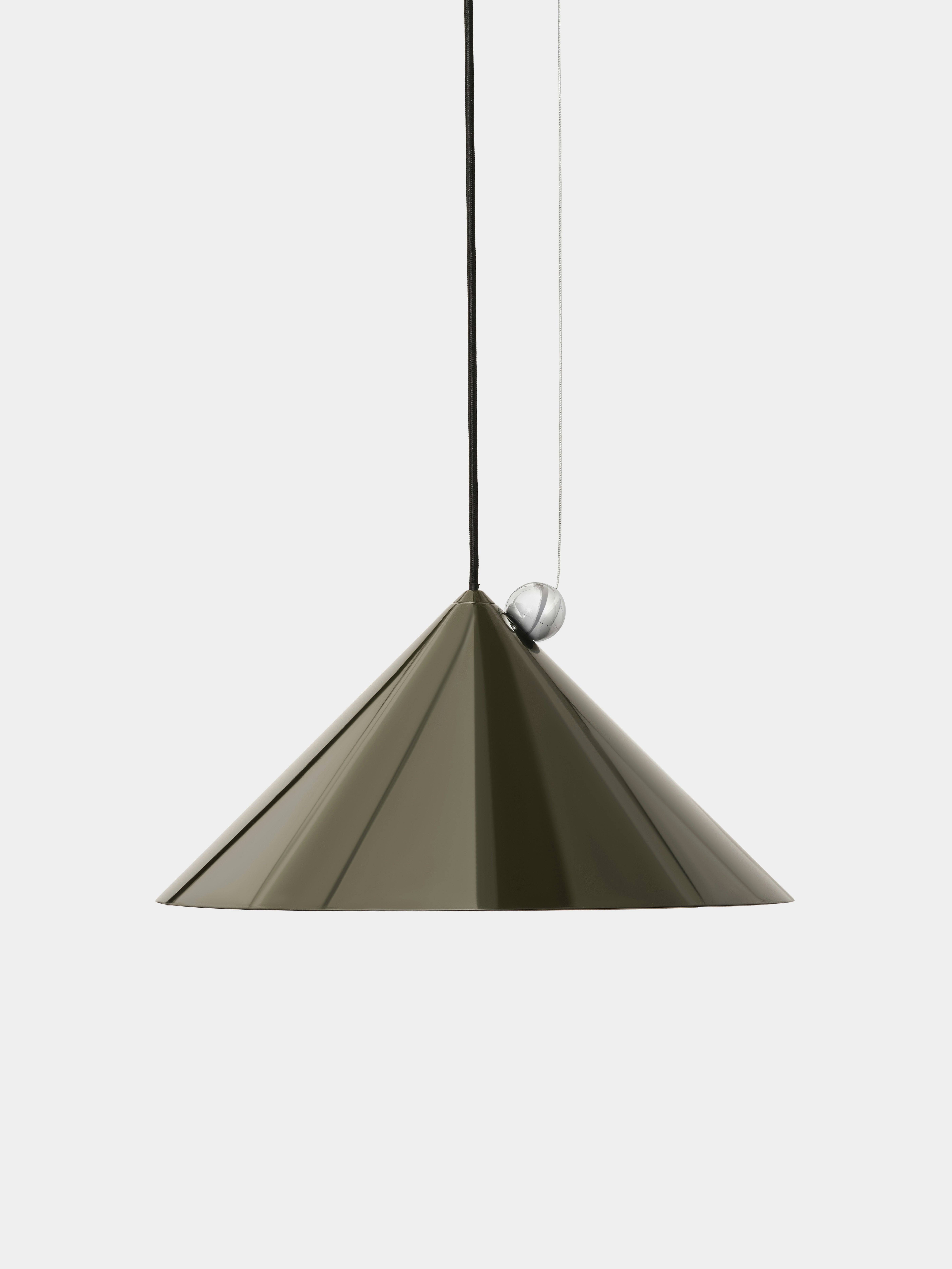 A Pose Pendant in Kelp viewed from the front.