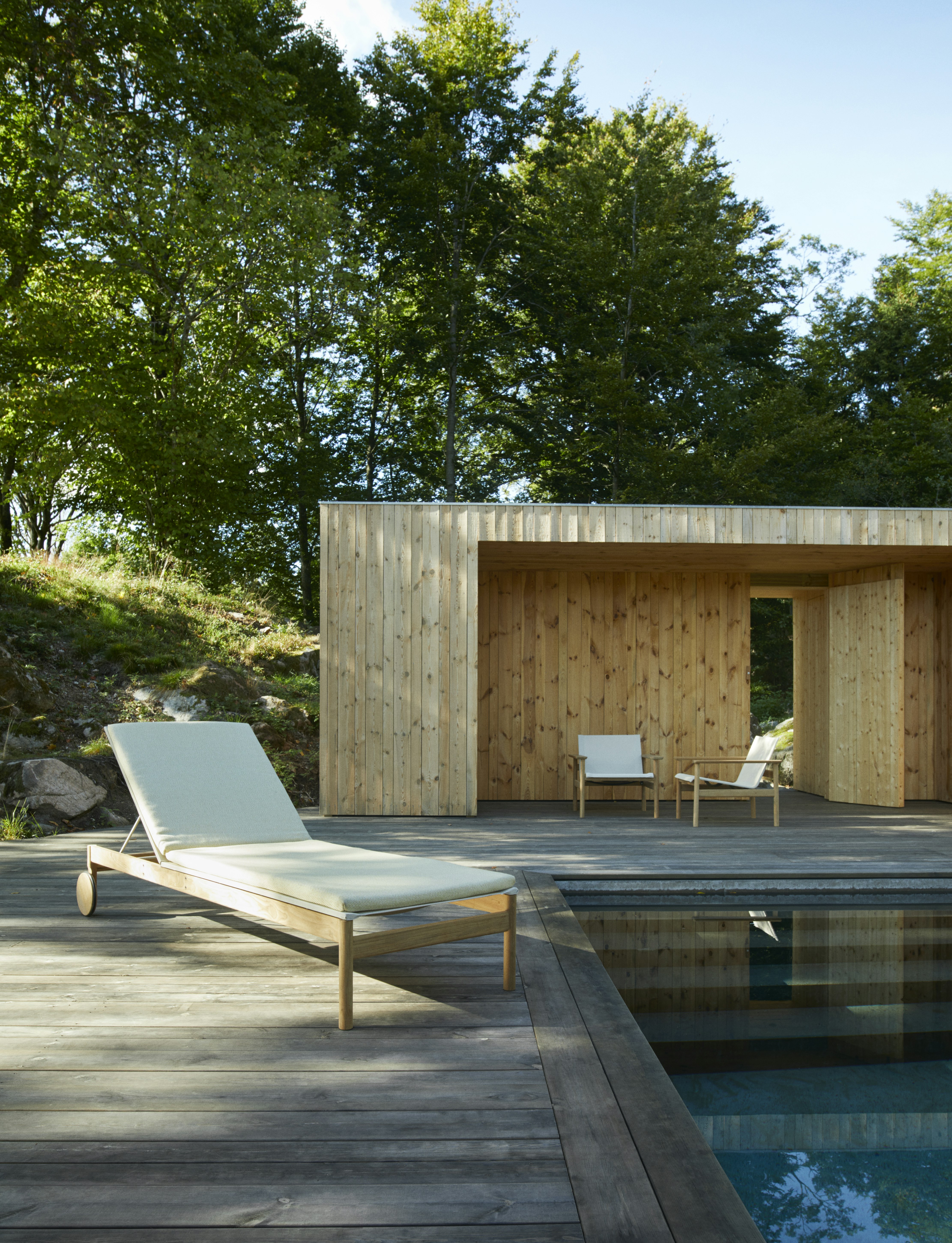 Pelagus Sunbed Cushion on a Pelagus Sunbed at a poolside setting