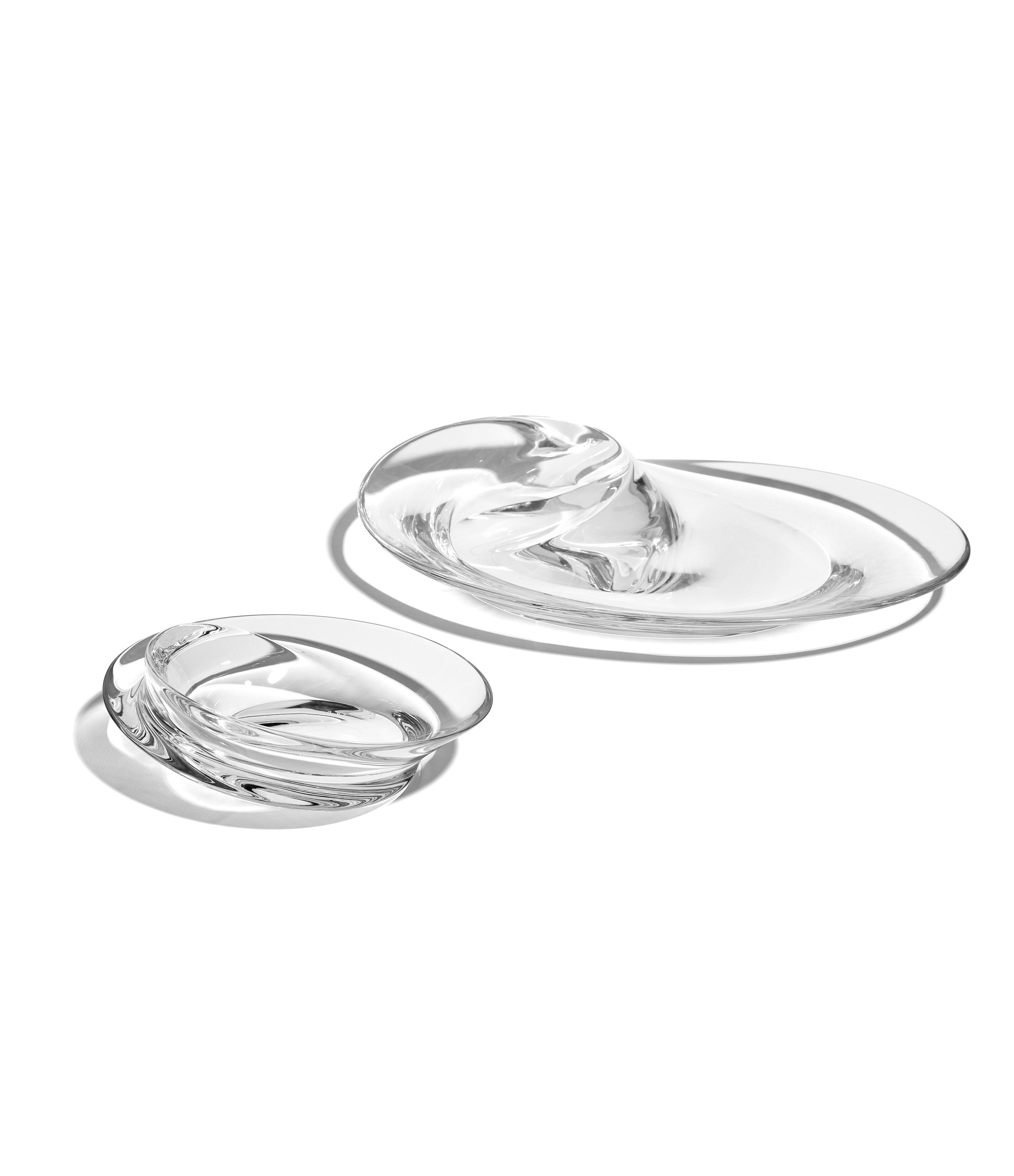 A detailed look at Swirl Bowl in Small, Glass.