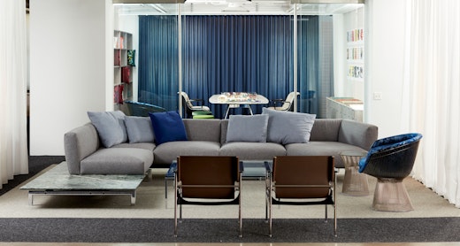 neocon 2018 hospitality at work avio sofa florence knoll coffee table pollock chair platner arm chair knoll studio lounge area