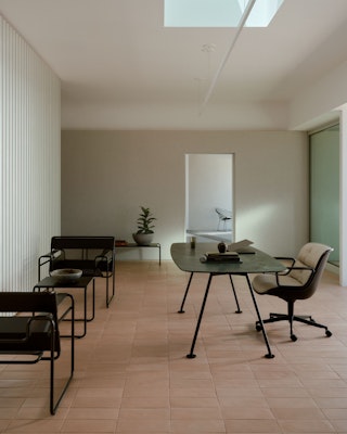 Pollock Executive Chair Grasshopper Table