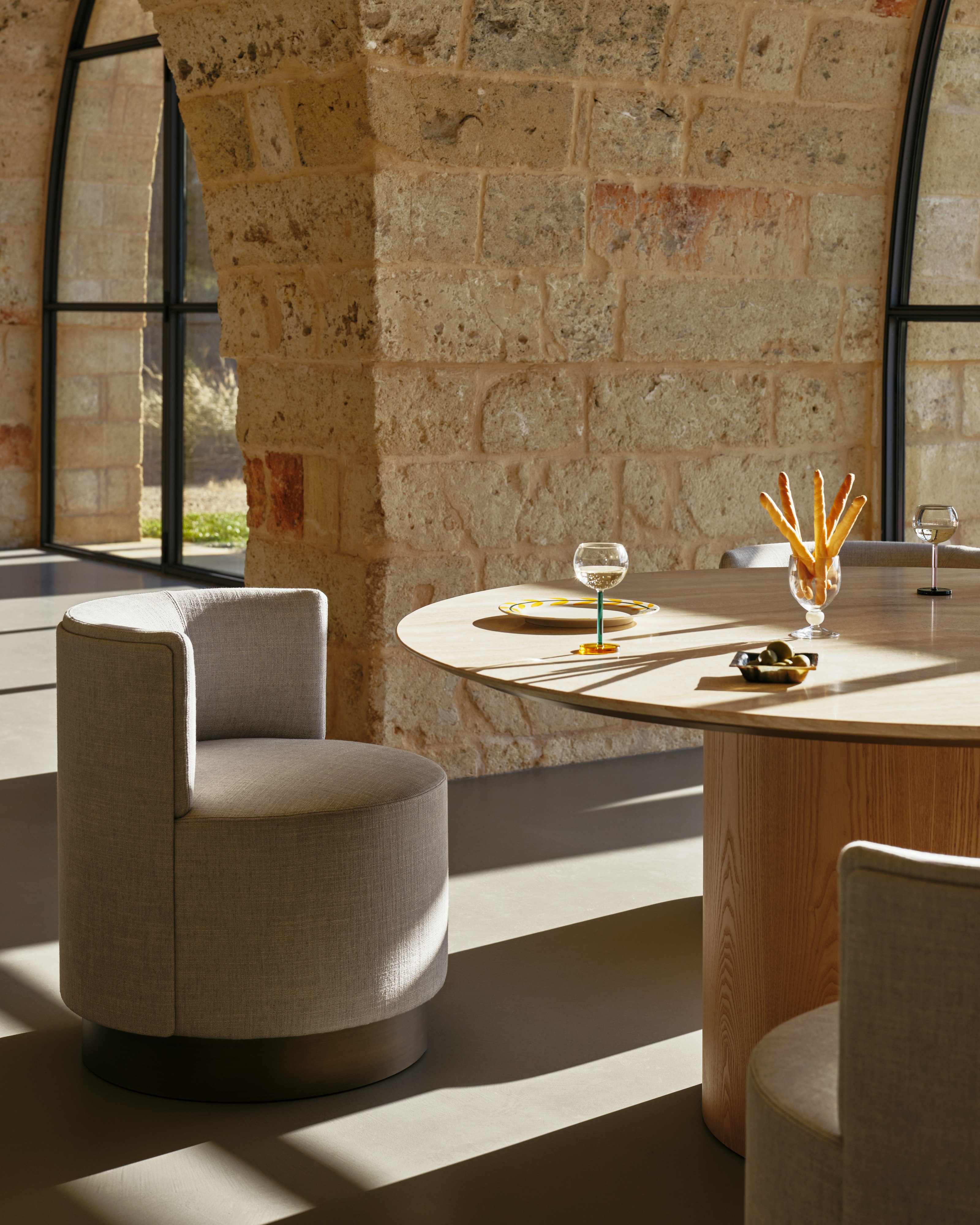 Myon Dining Table