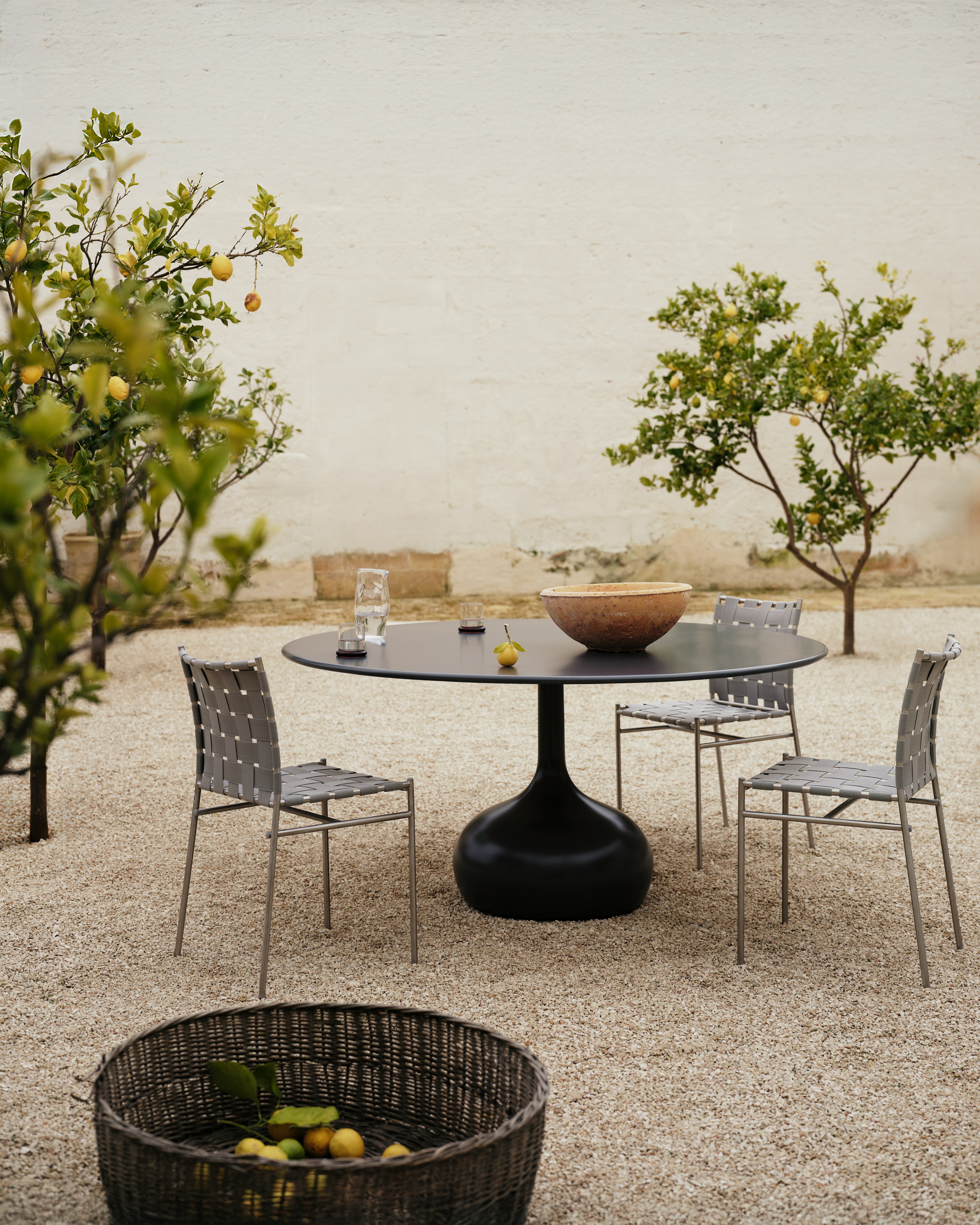 Saen Outdoor Dining Table
