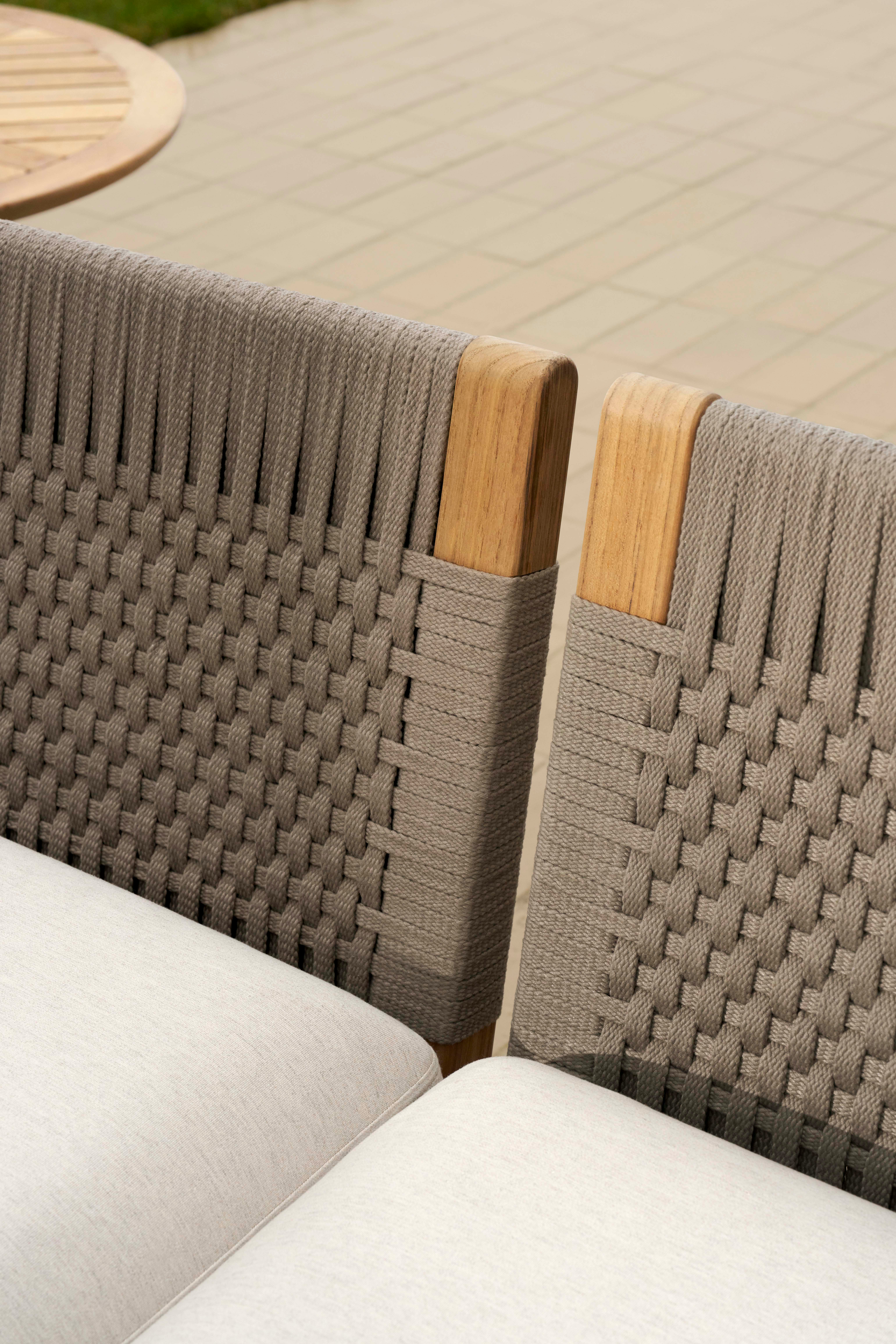 E500 Embrace Outdoor Armless Module