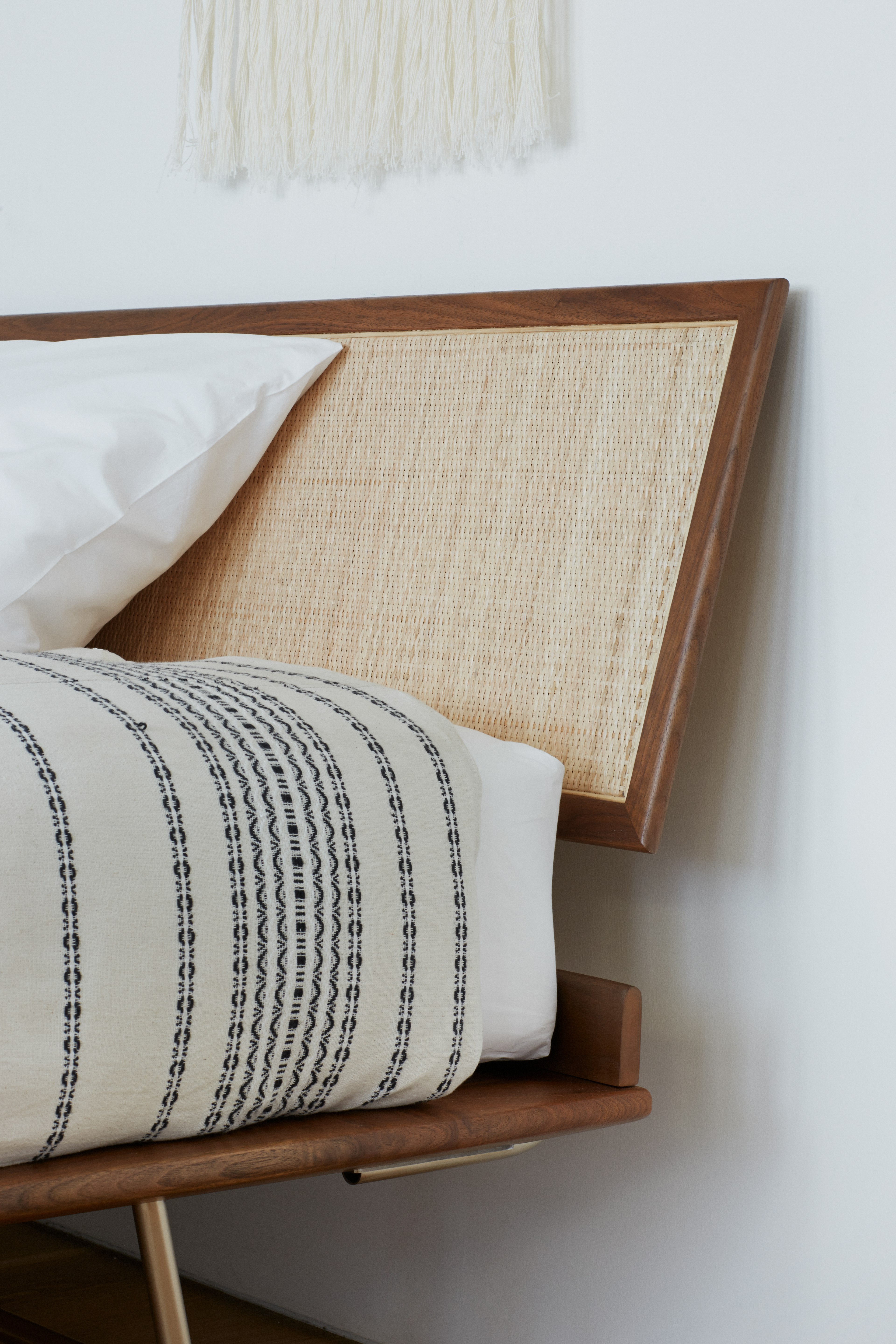 Nelson Thin Edge Bed