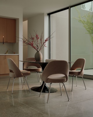 Saarinen Round Dining Table Executive Chair