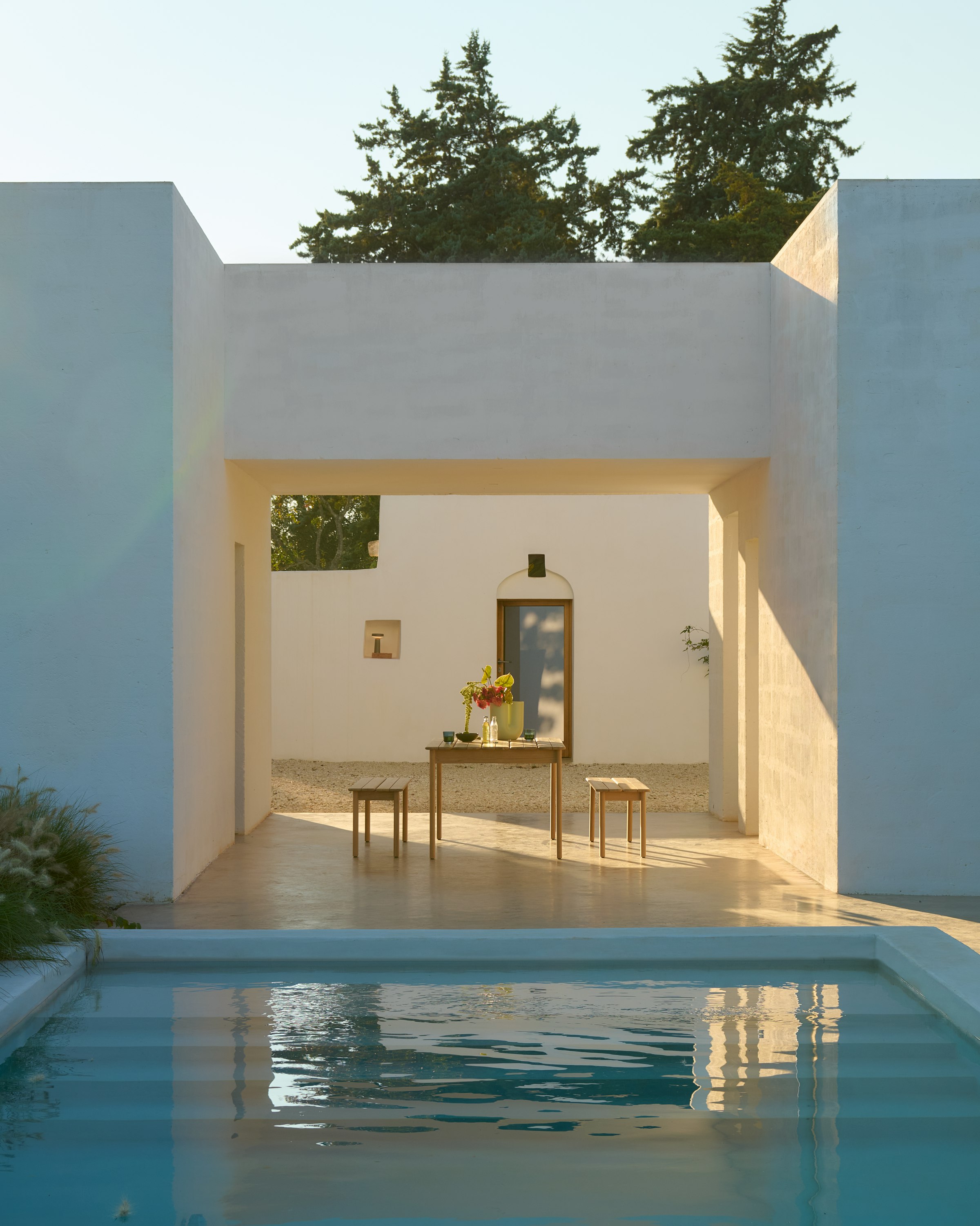 Assemble Outdoor Dining Table