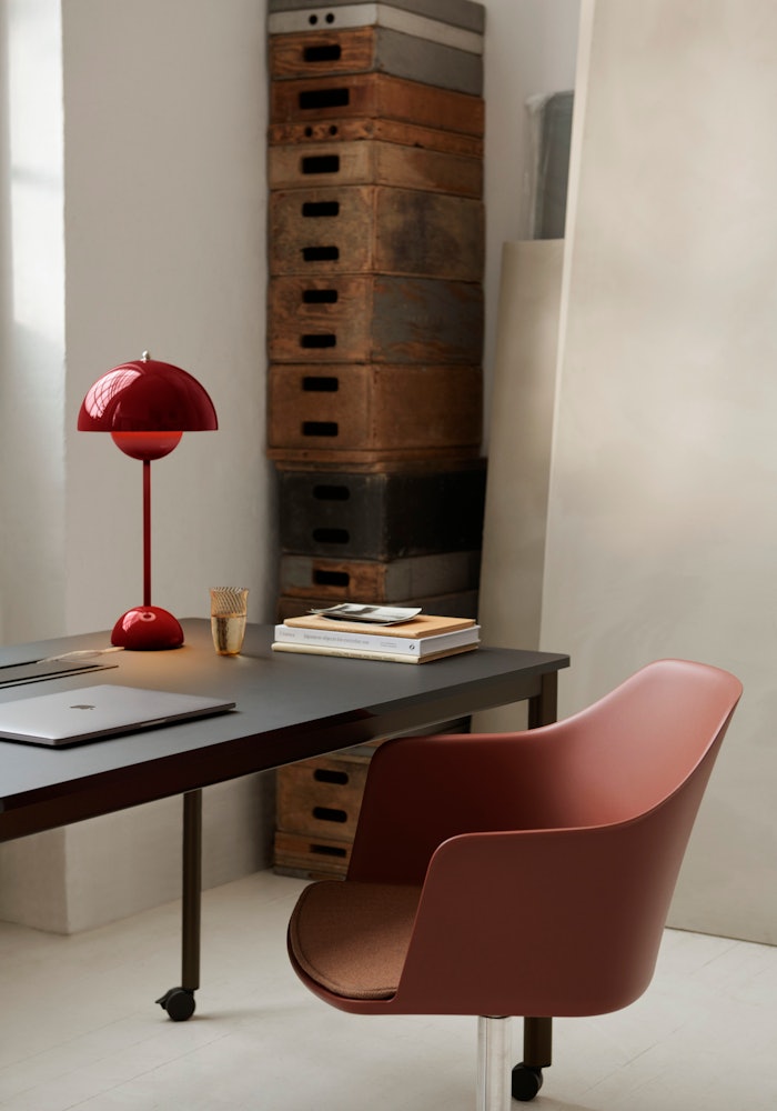 VP3 Flowerpot Table Lamp