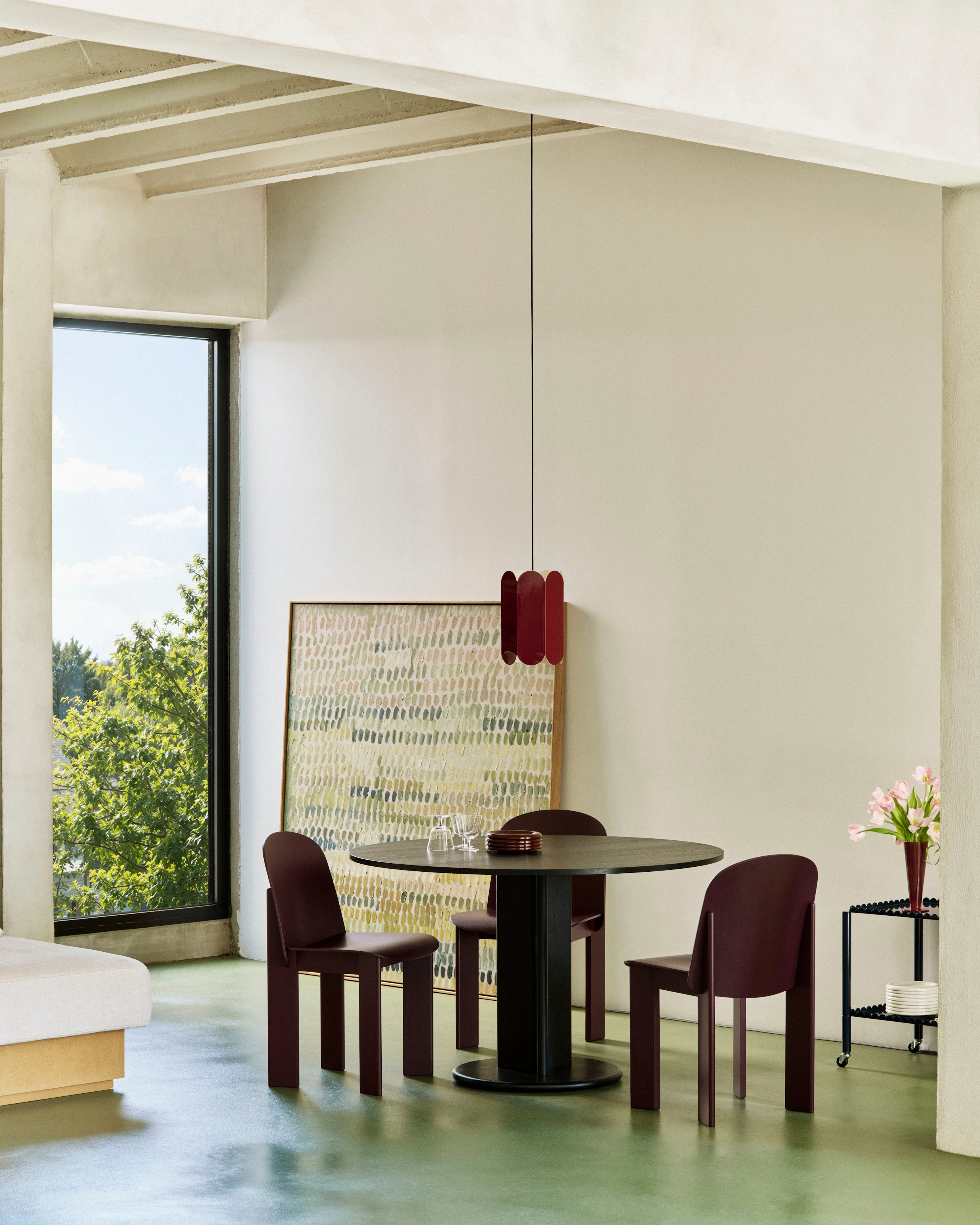 Two Chisel Chairs around Chisel column base table