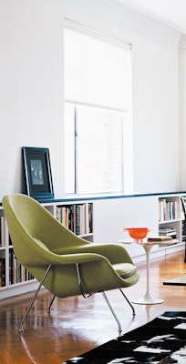 Saarinen Womb Chair with chrome base and marble Saarinen Side Table