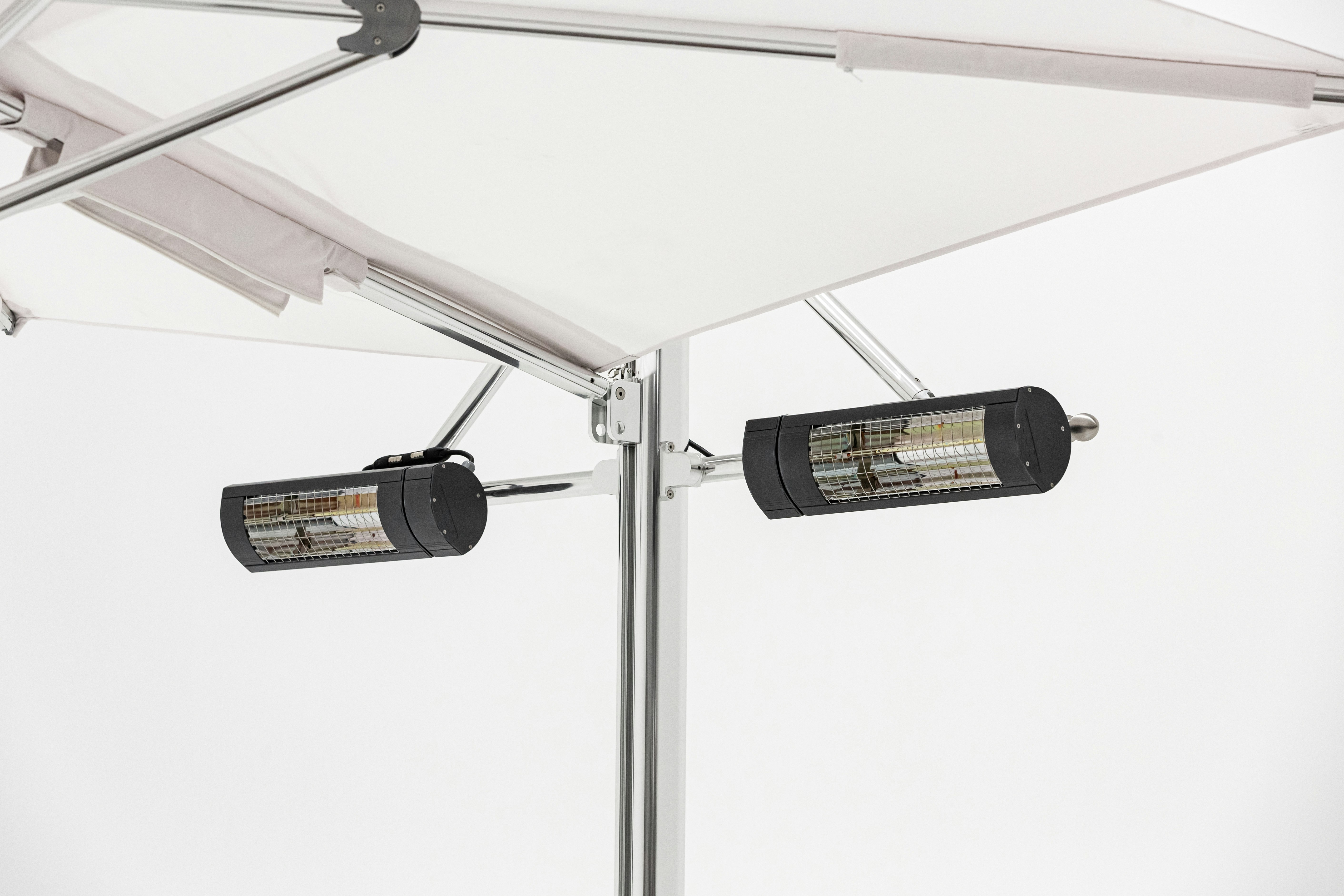 Tuuci Ocean Master Max Low-Profile Cantilever Umbrella w/Heating & Lighting
