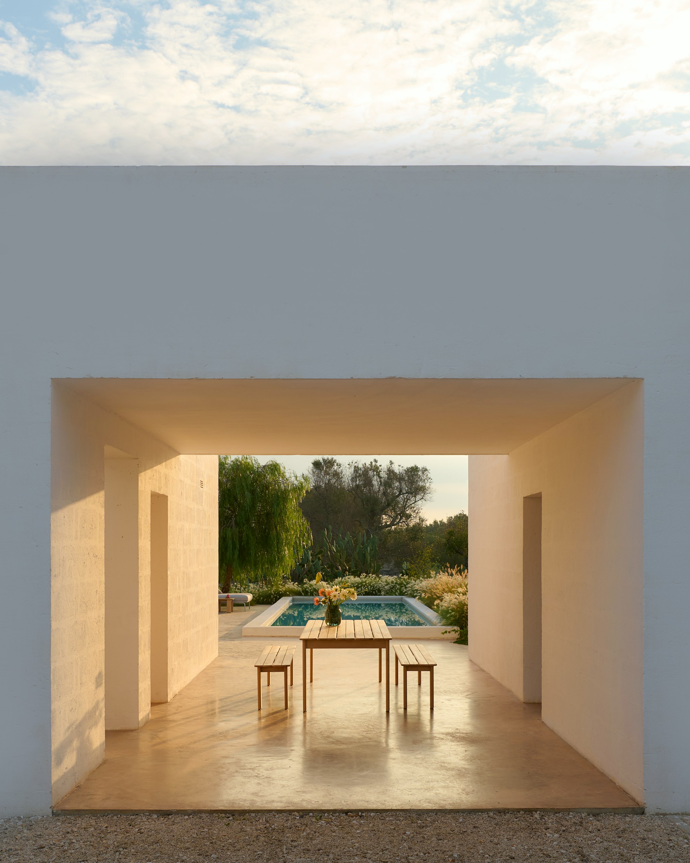 Assemble Outdoor Dining Table