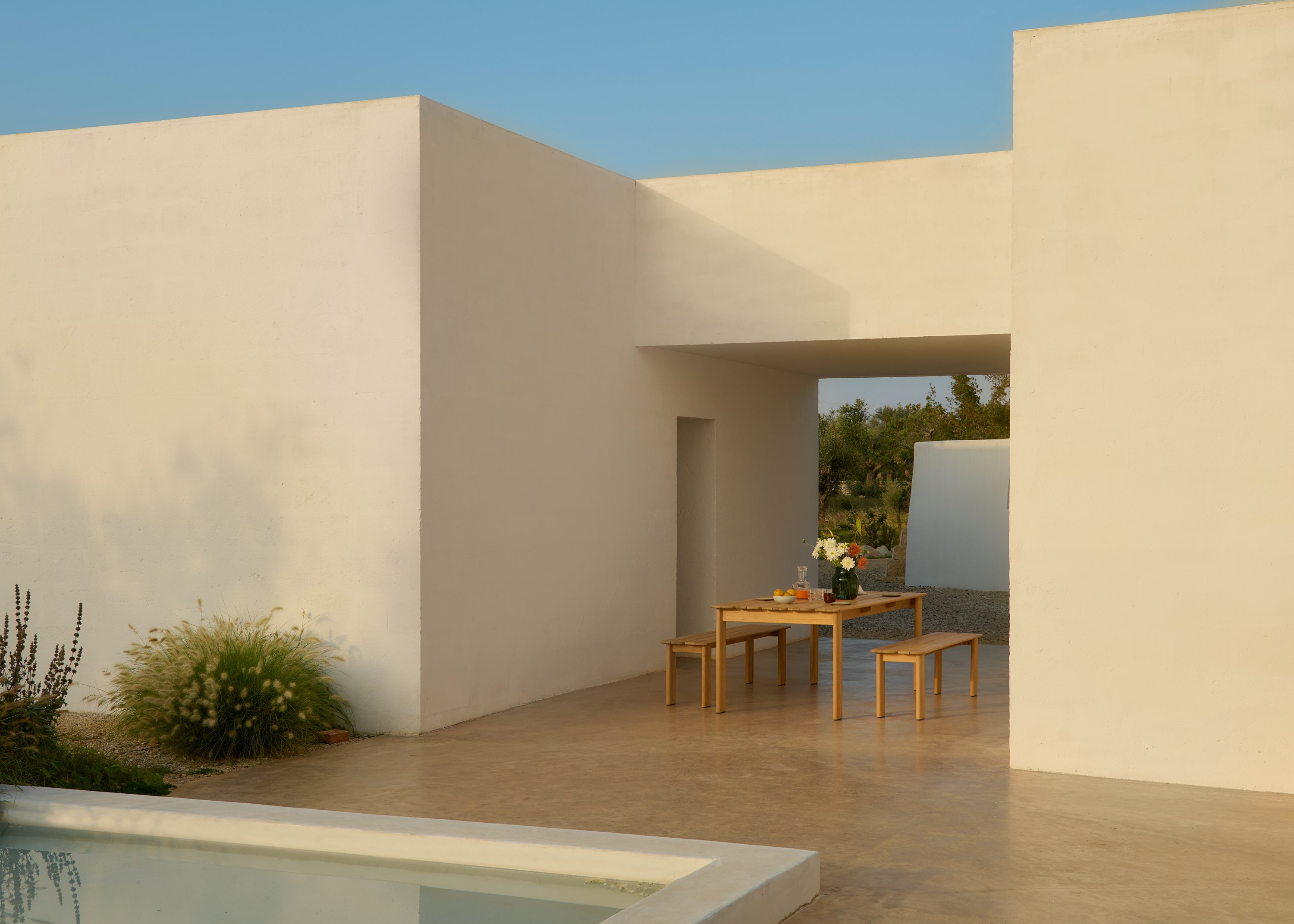 Assemble Outdoor Dining Table