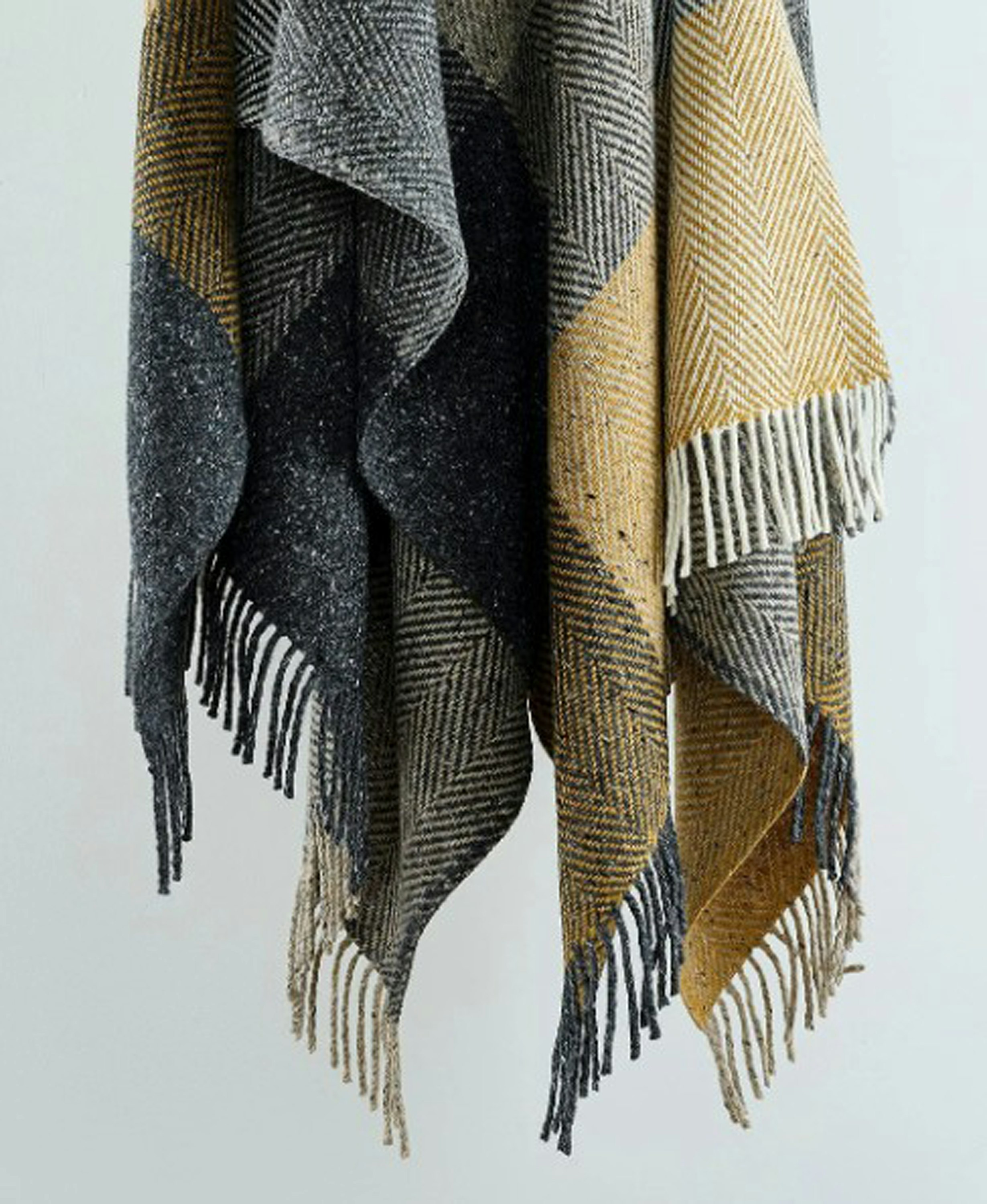 A detailed look at a Heavy Donegal Throw in Peat.