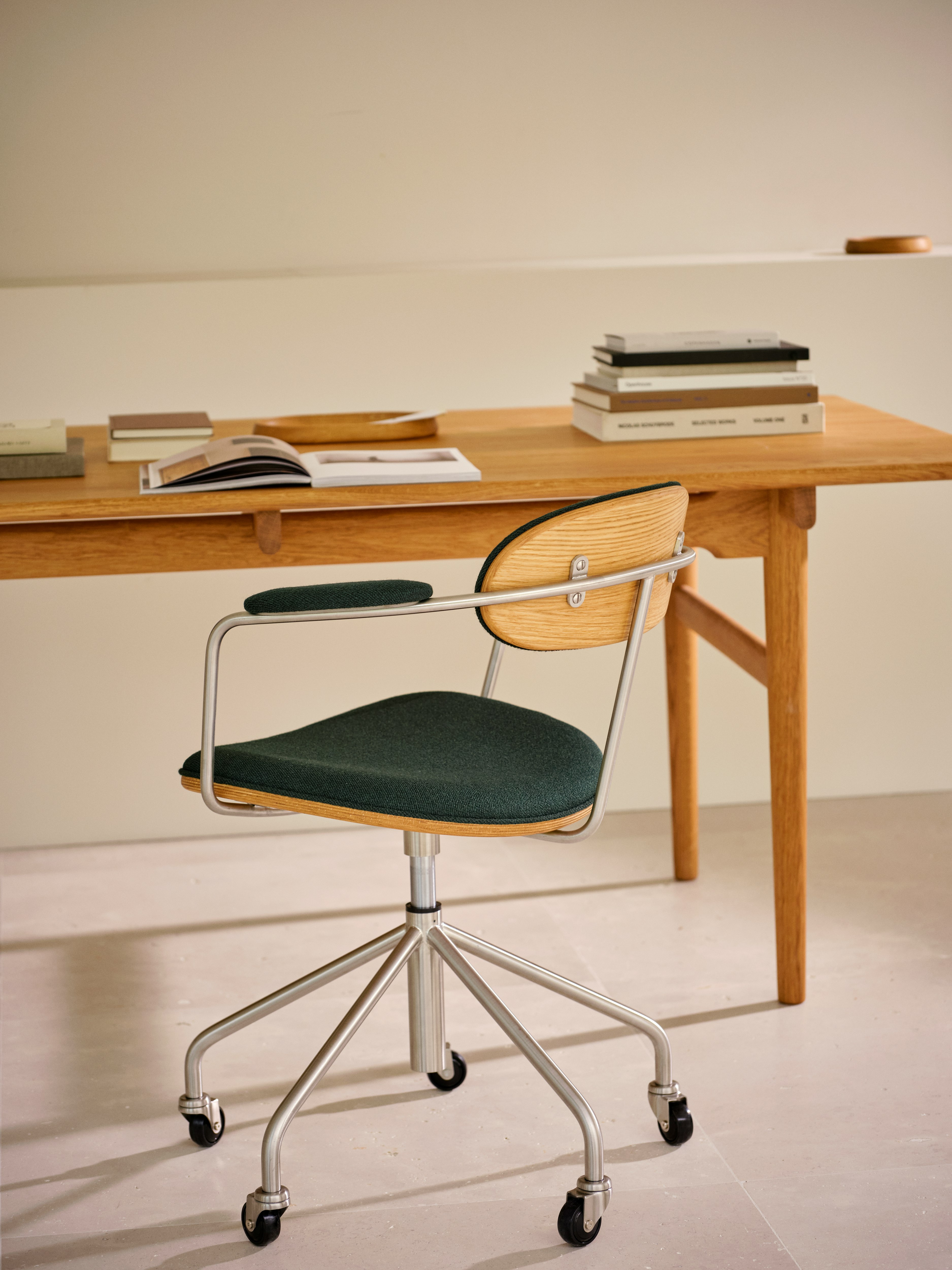 CH621 Swivel Chair