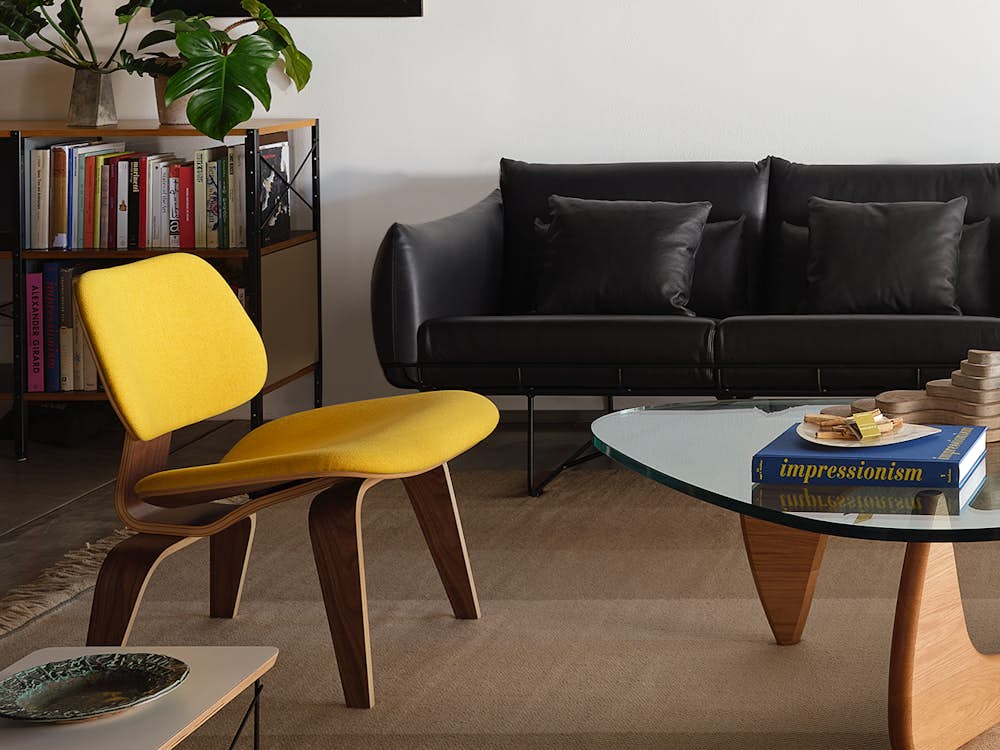 Wireframe Sofa in Black Leather with Noguchi Table