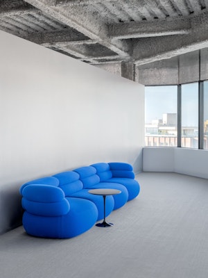 Biboni Sofa Saarinen Side Table