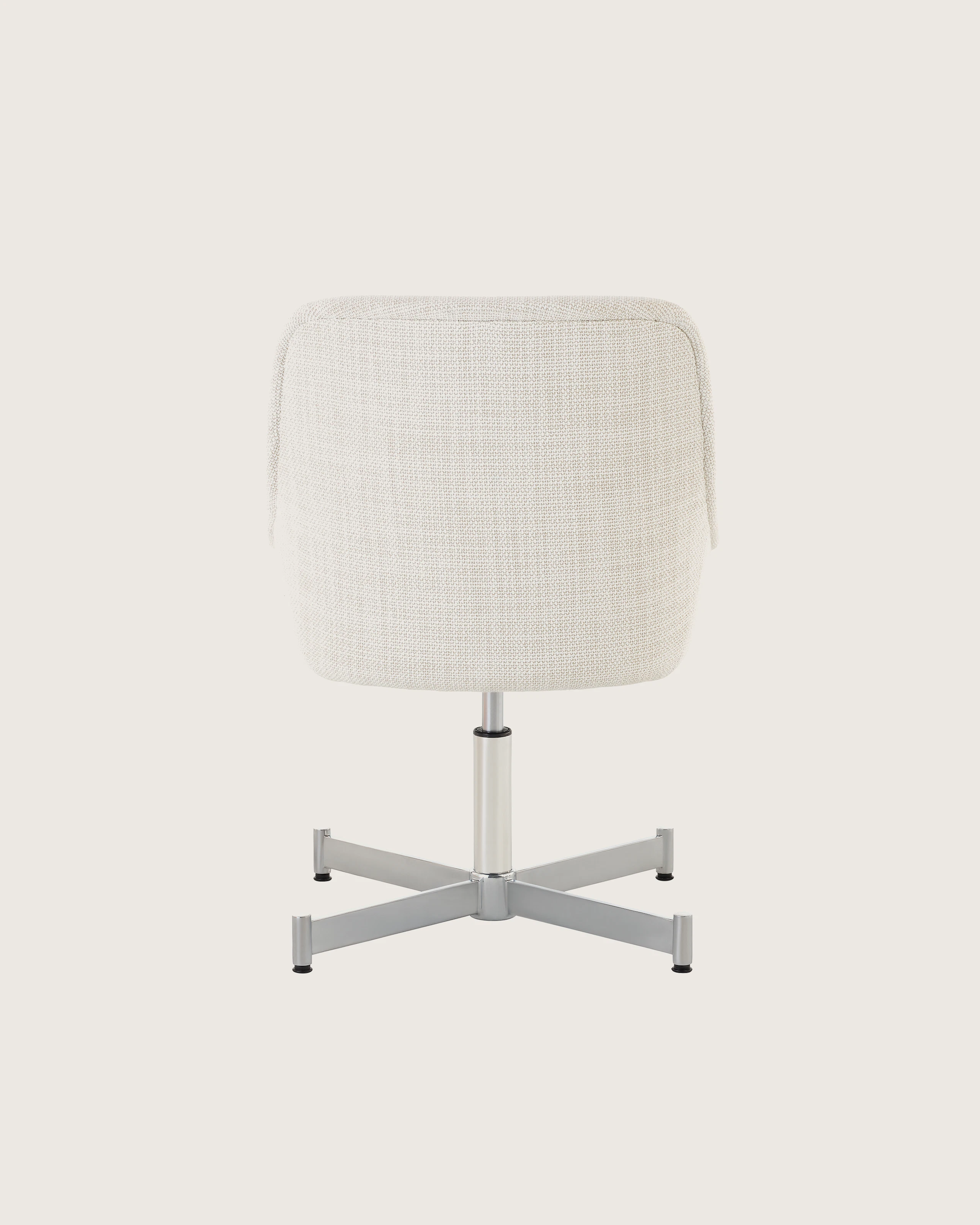 Bumper Armchair with low arms in a four star base.