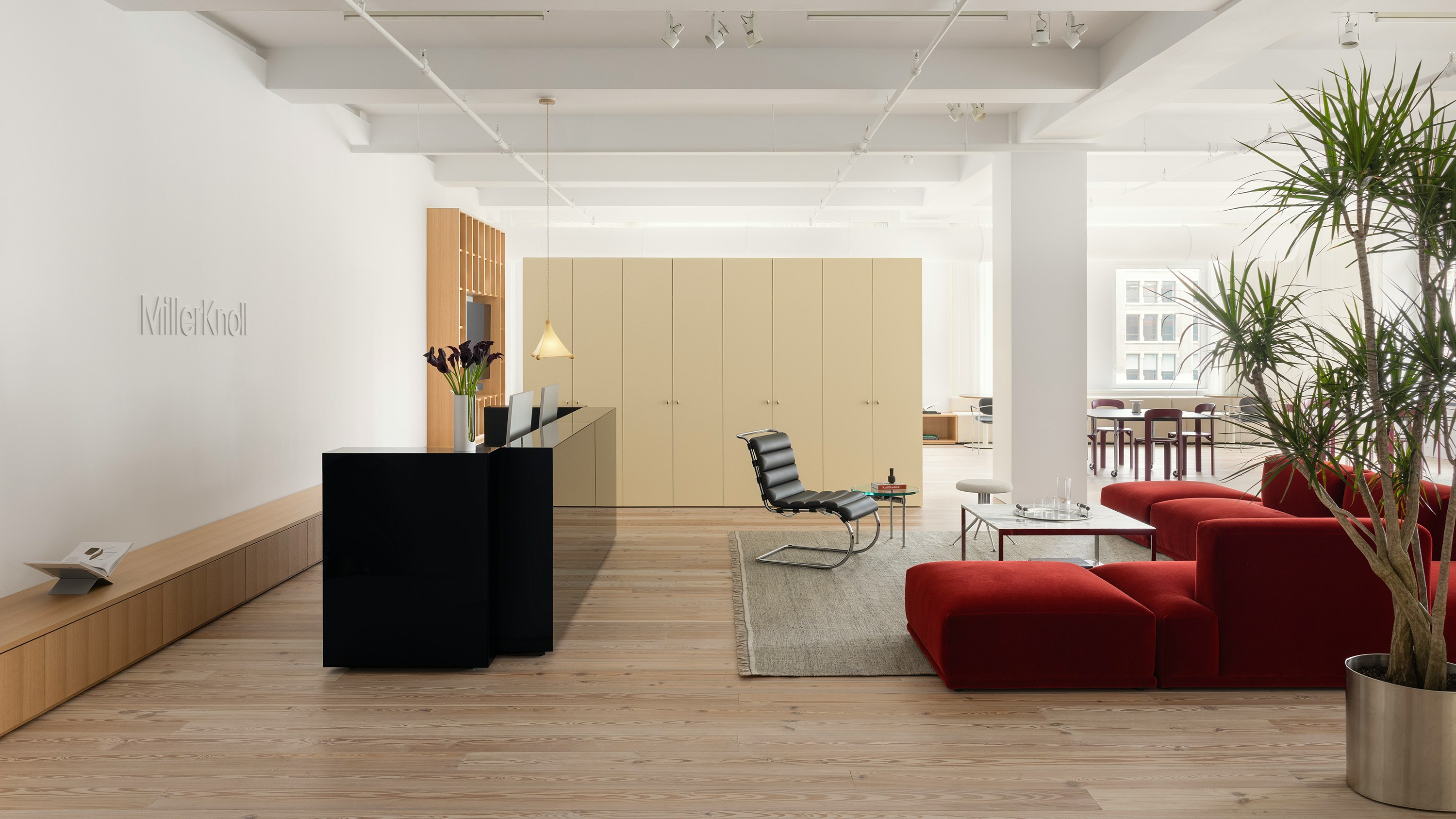 https://images.hermanmiller.group/asset/b5f8172e-563a-4bf0-bf53-93a15fdd144e/W/MK_251NY_9thfloor_019.png?auto=format&mediaId=B5F8172E-563A-4BF0-BF5393A15FDD144E&rect=0%2C.1367%2C.9999%2C.8431