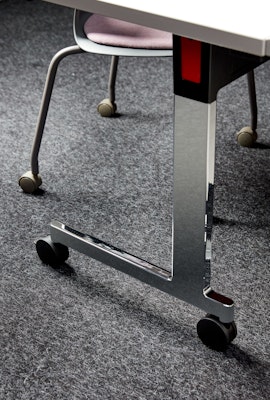 Design Days 2021 pixel lounge saarinen side table lounge knoll at fulton market