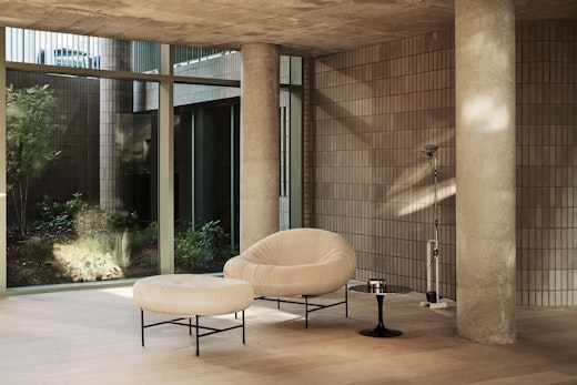 Perron Bun Lounge Chair Ottoman Saarinen Side Table
