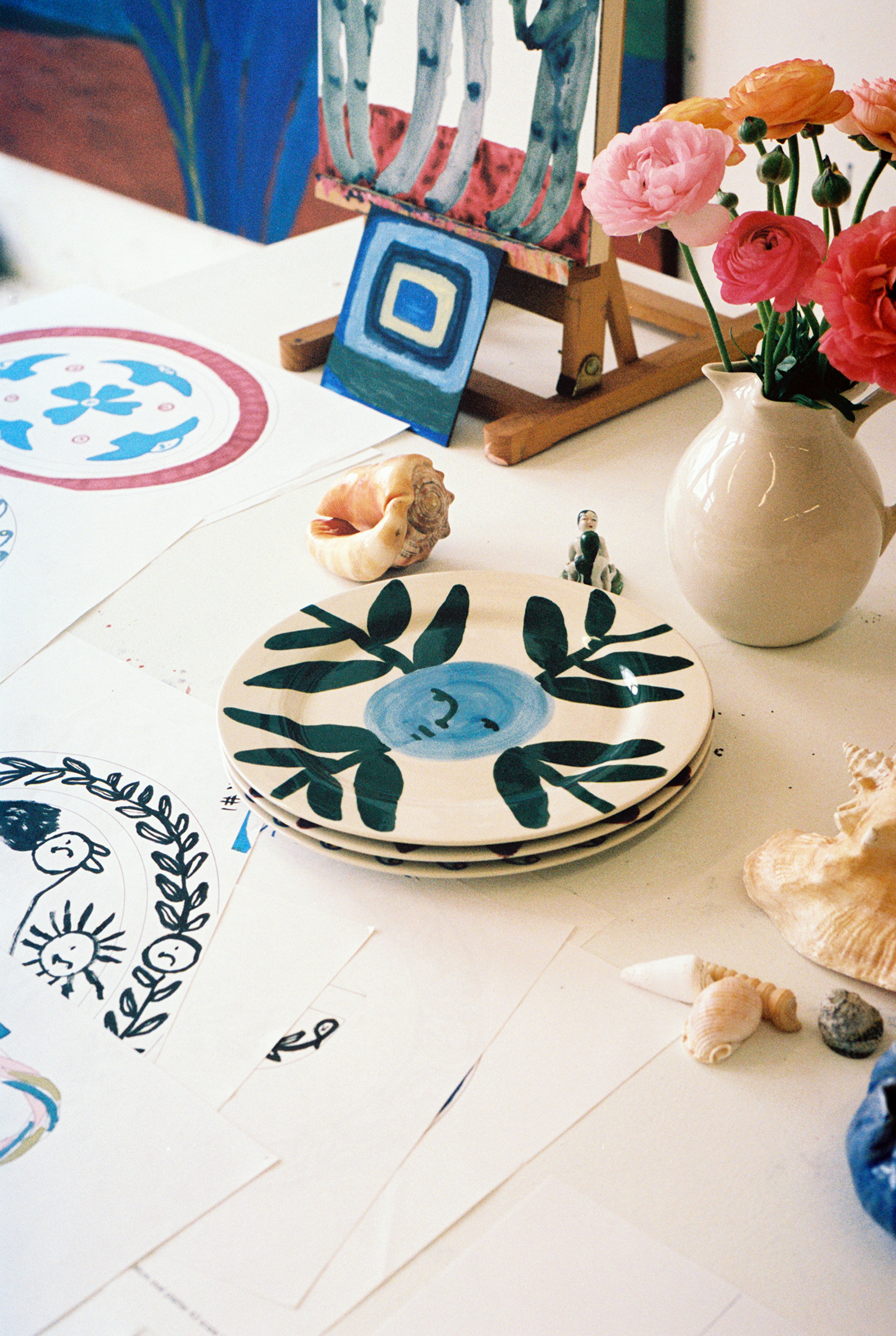 Moon Face Vine Dinner Plate