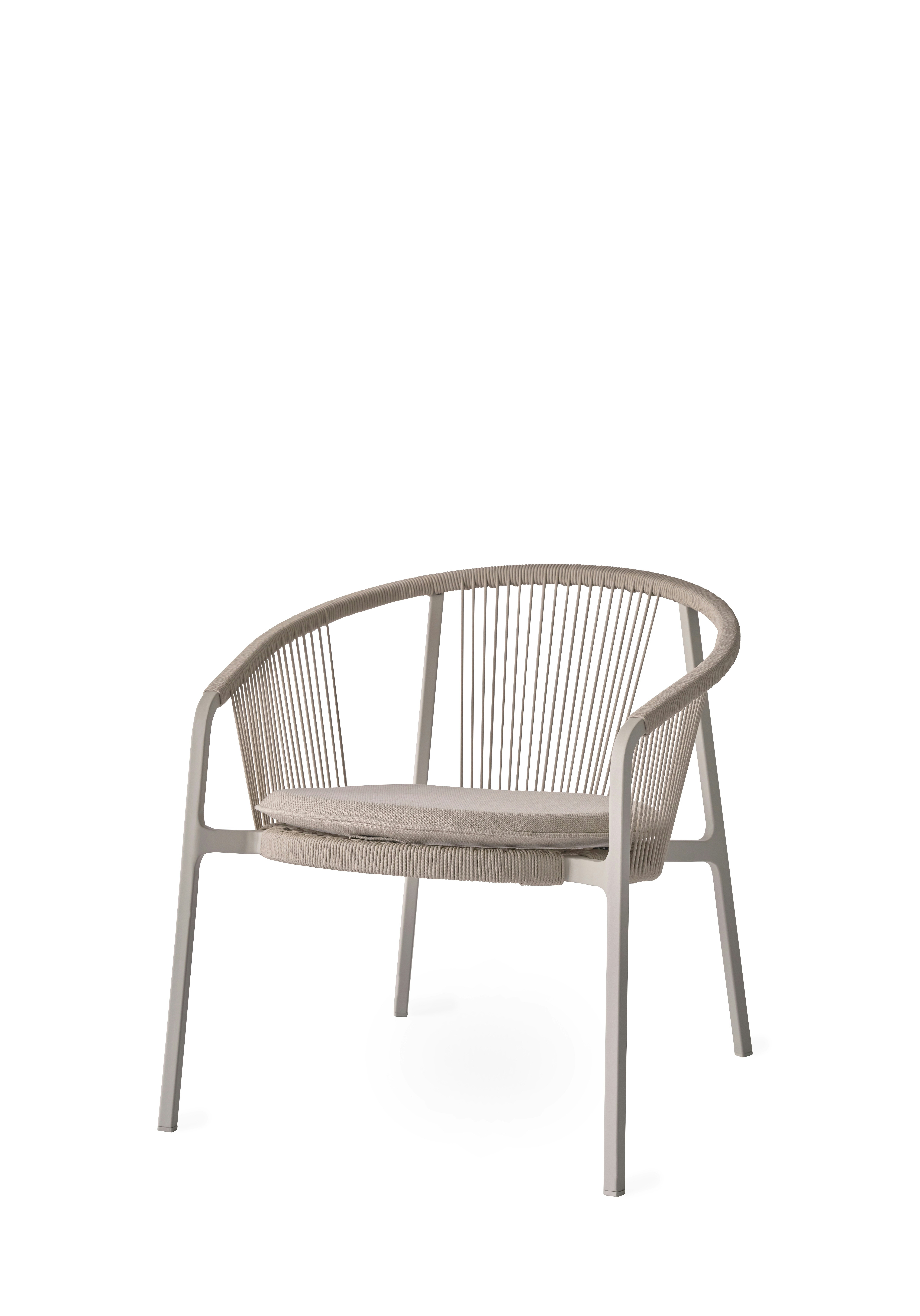 A Vipp712 Lagrasse Lounge Chair Viewed from an angle.
