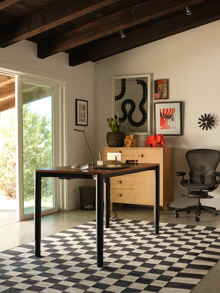 Spout Sit-to-Stand Table
